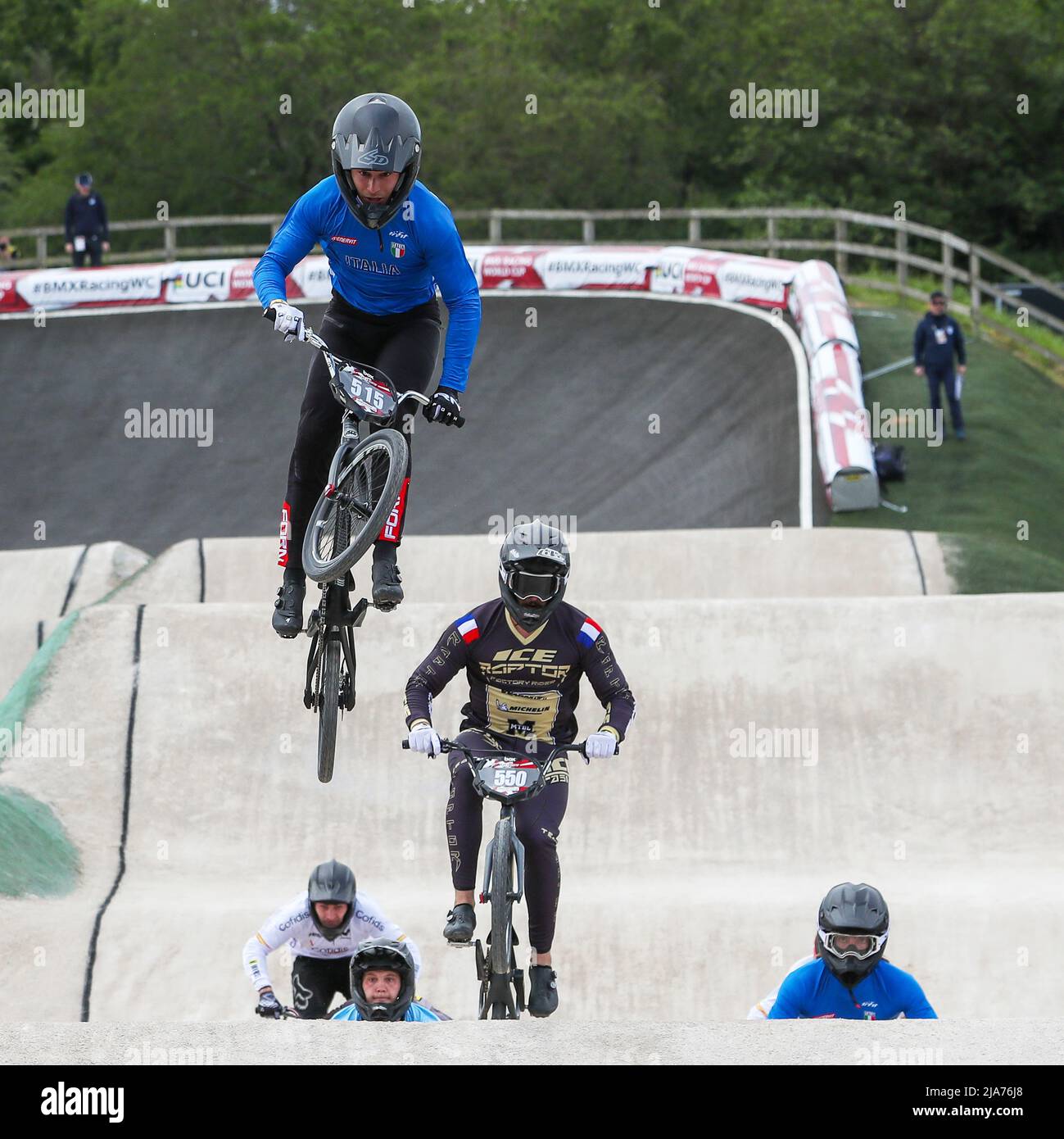 Glasgow, Regno Unito. 28th maggio 2022. La World BMX Racing World Cup si è svolta presso la pista BMX di Glasgow, Scozia, Regno Unito e ha attirato una lista internazionale di oltre 200 concorrenti da tutto il mondo. La competizione è un evento di due giorni e mostrerà i migliori atleti dello sport. Credit: Findlay/Alamy Live News Foto Stock