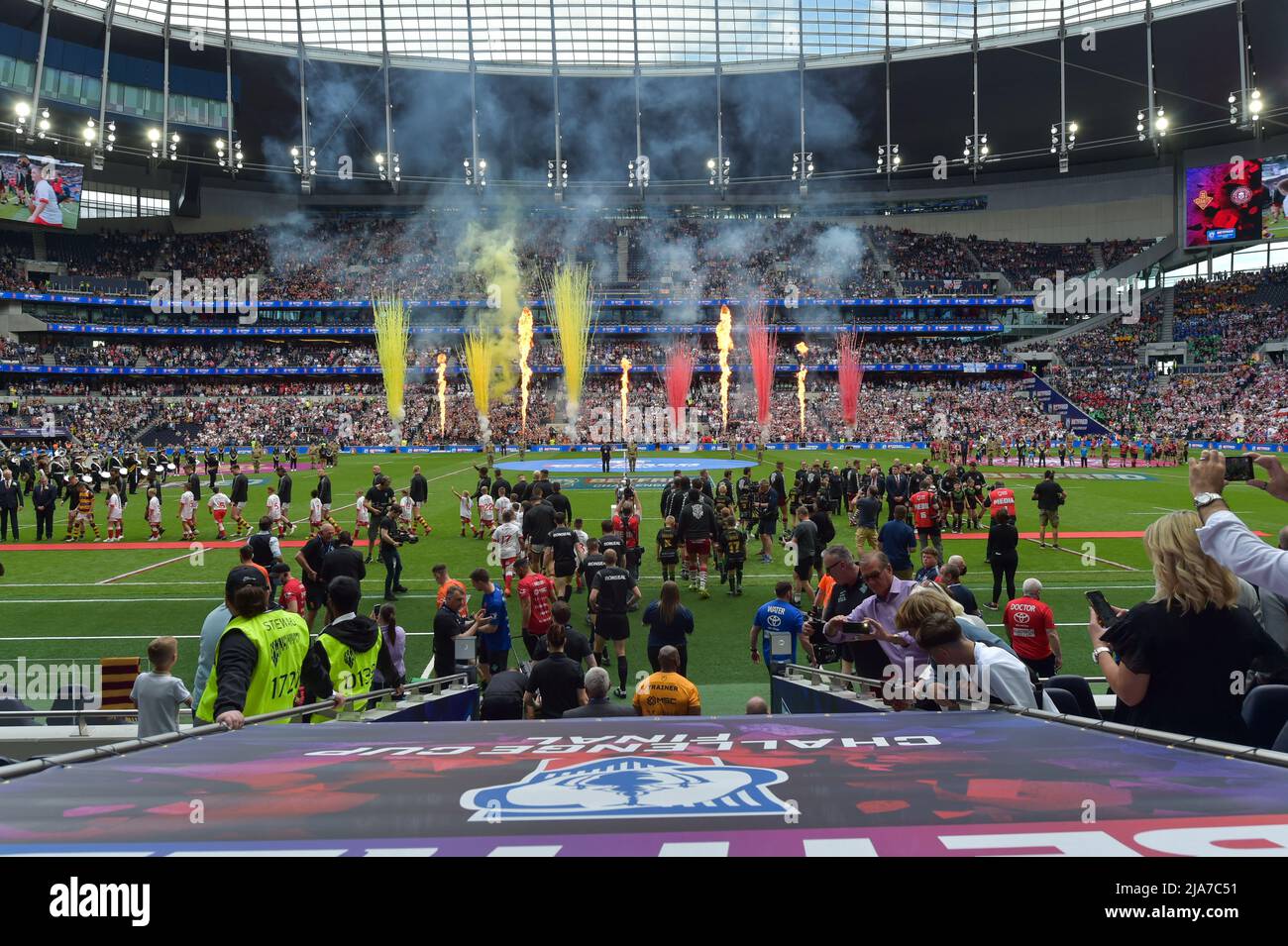 Tottenham Hotspurs Stadium, Londra, Regno Unito. 28th maggio 2022. Tottenham Hotspurs Stadium, Londra, Regno Unito. 28th maggio 2022. I giocatori escono prima della finale della Coppa delle sfide 2022: Huddersfield Giants V Wigan Warriors Venue: Tottenham Hotspur Stadium, Inghilterra Data: Sabato, 28 maggio Kick-off: 15:00 BST Credit: Craig Cresswell/Alamy Live News Foto Stock