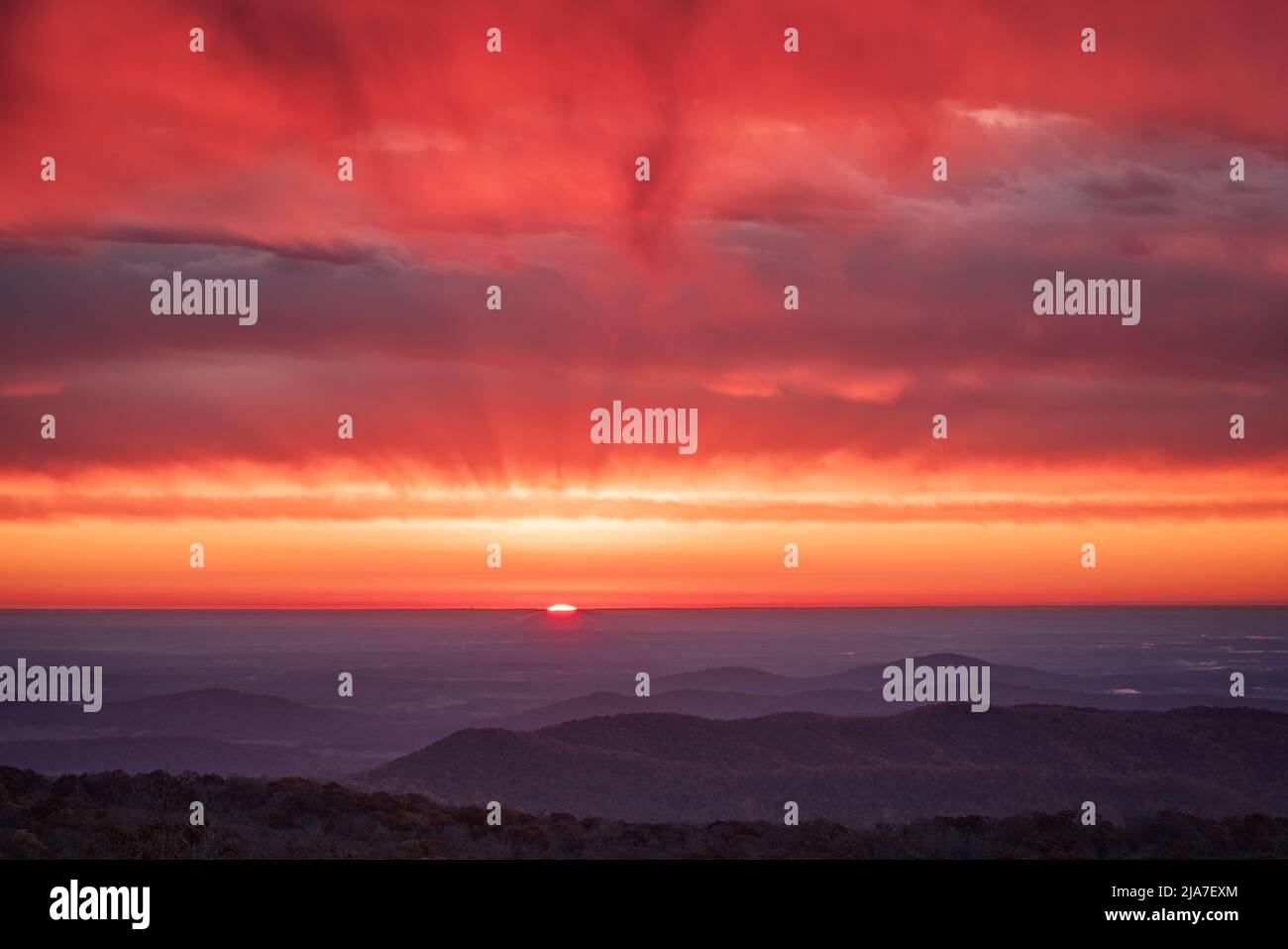 L'alba autunnale da Rattlesnake si affaccia nel Parco Nazionale di Shenandoah in Virginia Foto Stock
