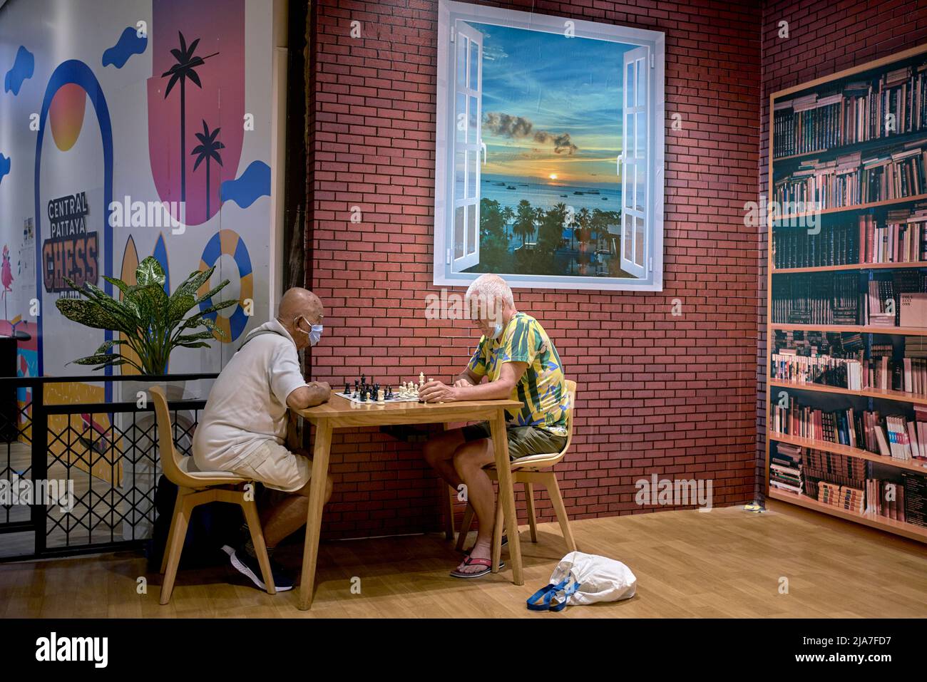 Giocatori di scacchi al coperto Foto Stock