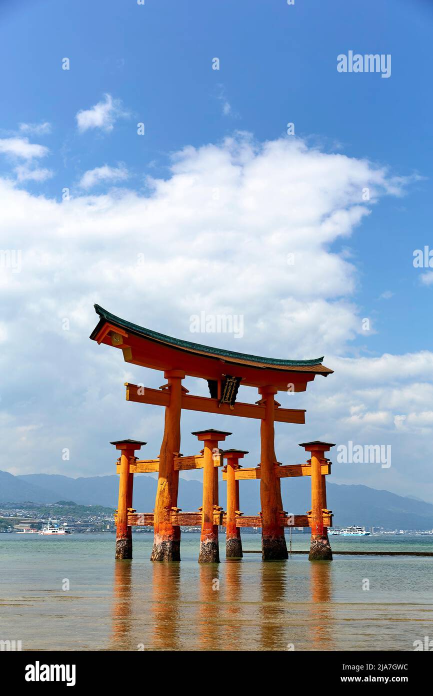 Giappone. Miyajima. Hiroshima. Santuario di Itsukushima e porta Torii galleggiante Foto Stock