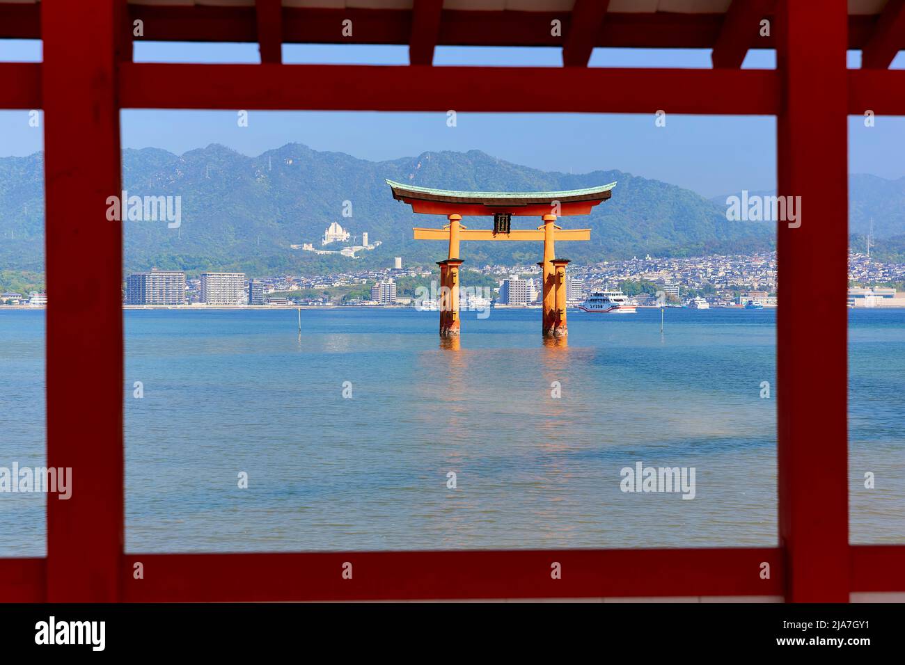 Giappone. Miyajima. Hiroshima. Santuario di Itsukushima e porta Torii galleggiante Foto Stock