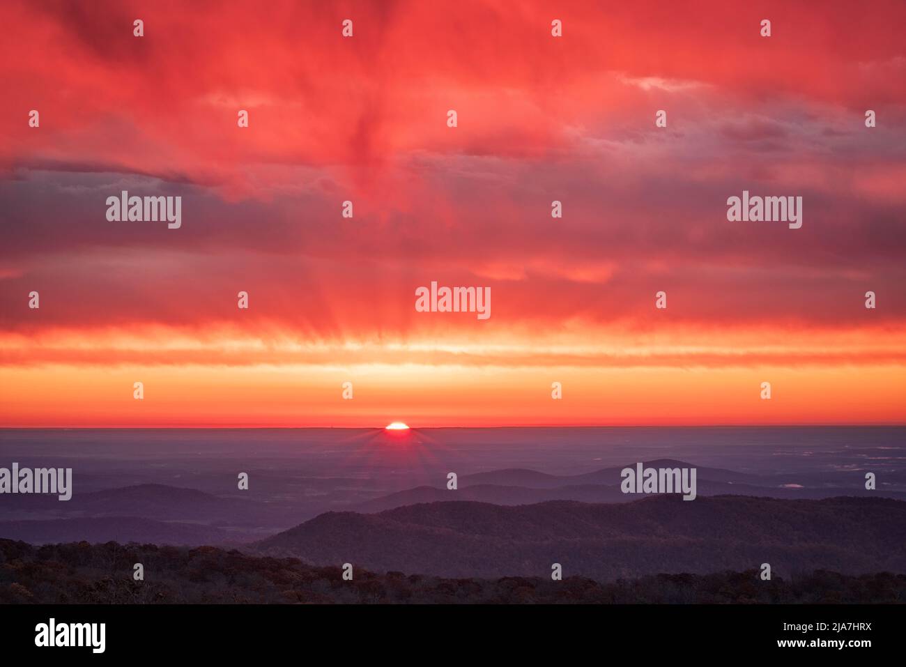 L'alba autunnale da Rattlesnake si affaccia nel Parco Nazionale di Shenandoah in Virginia Foto Stock