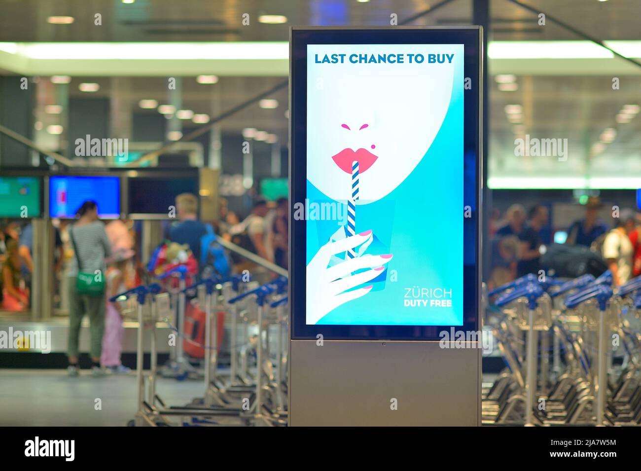 Aeroporto di Zurigo Duty Free nella sala degli arrivi, Kloten CH Foto Stock