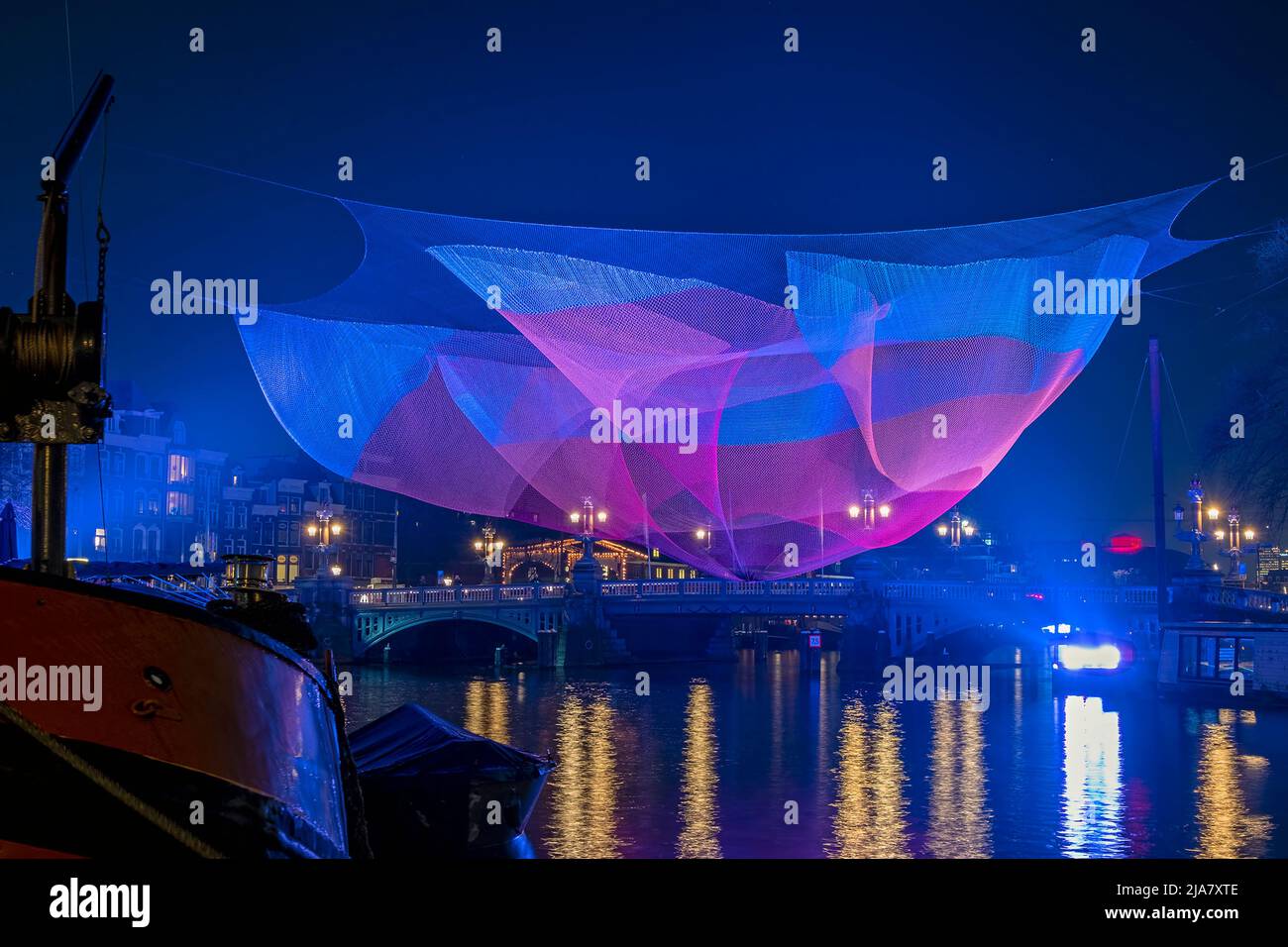 Vista su Amsterdam durante il Festival della luce nei Paesi Bassi di notte Foto Stock