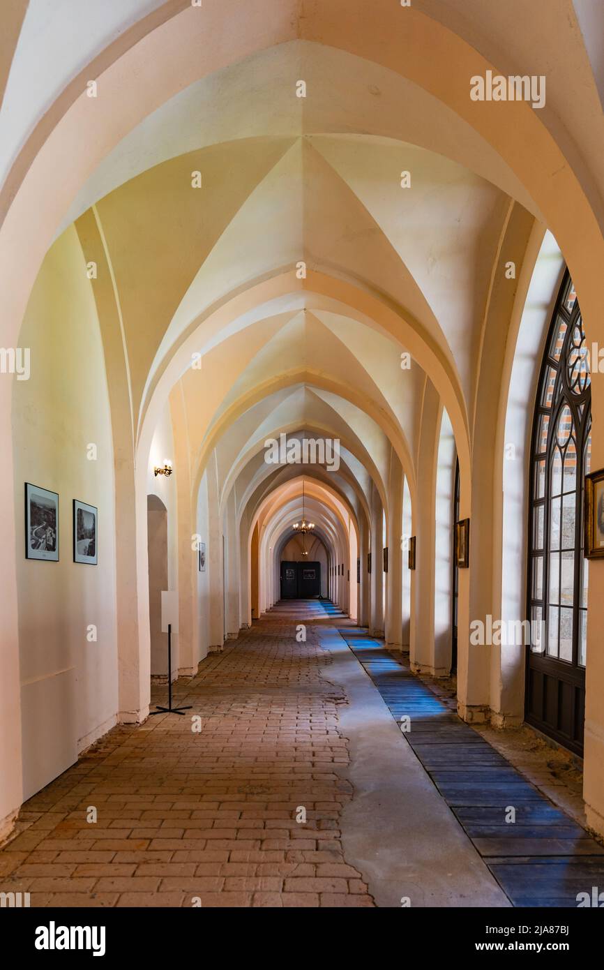 Kamieniec Zabkowicki, Polonia - Giugno 2021: Interno del vecchio palazzo di Marianna Orańska ristrutturato Foto Stock