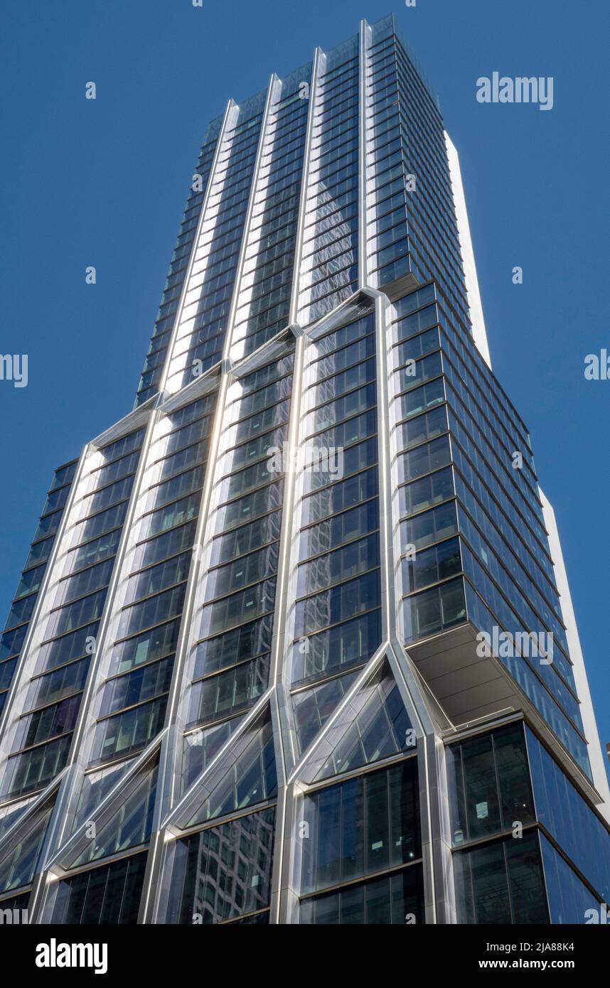 Grattacielo su Park Avenue vicino a 56th Street a Midtown manhattan, NYC, USA. 2022 Foto Stock