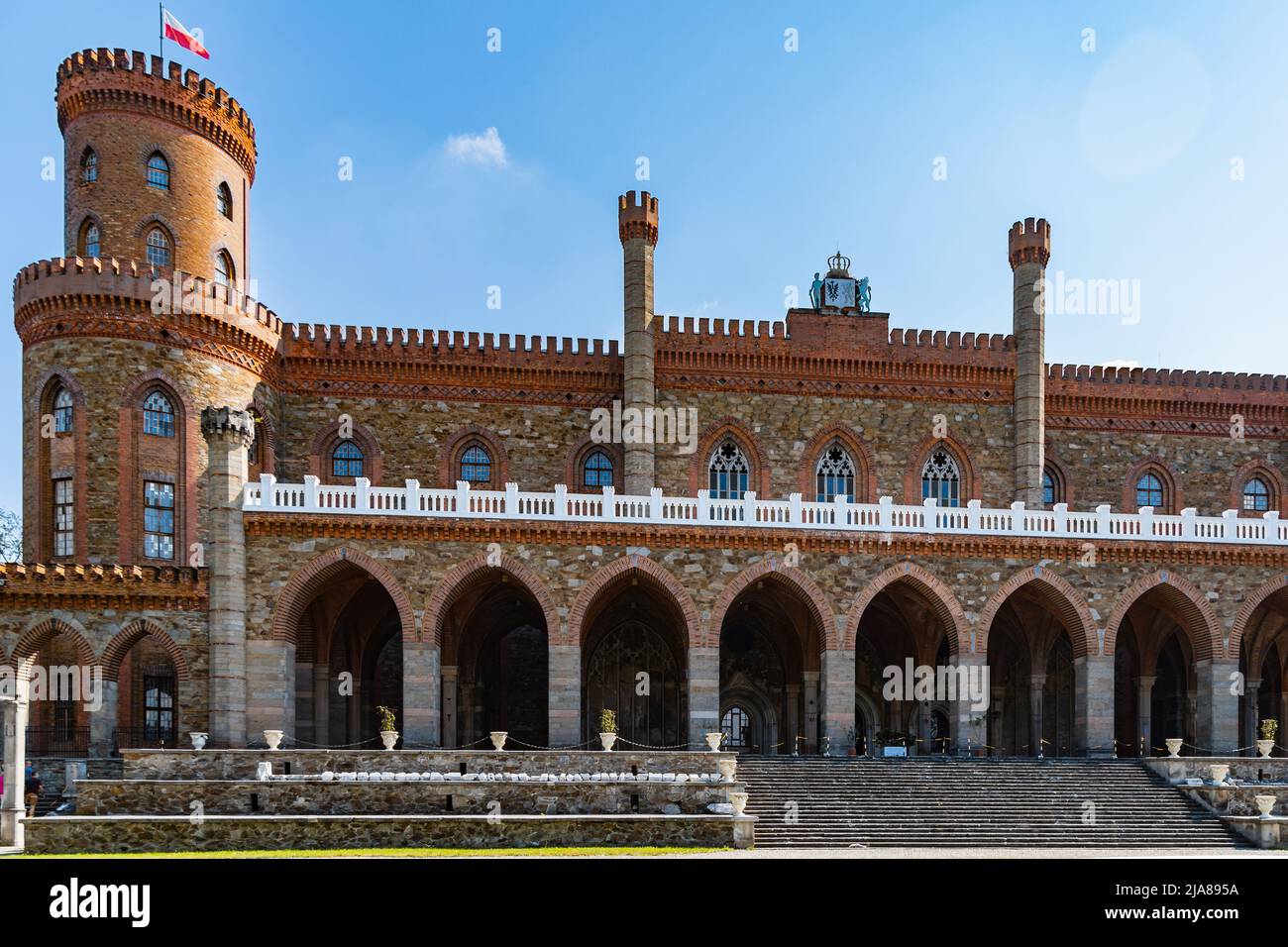 Kamieniec Zabkowicki, Polonia - Giugno 2021: Facciata del vecchio palazzo di Marianna Orańska ristrutturato Foto Stock