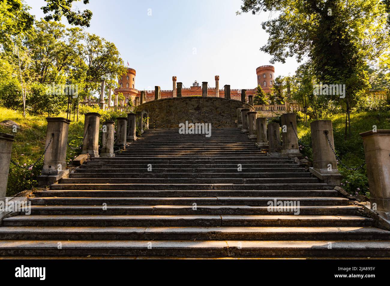 Kamieniec Zabkowicki, Polonia - Giugno 2021: Facciata del vecchio palazzo di Marianna Orańska ristrutturato Foto Stock