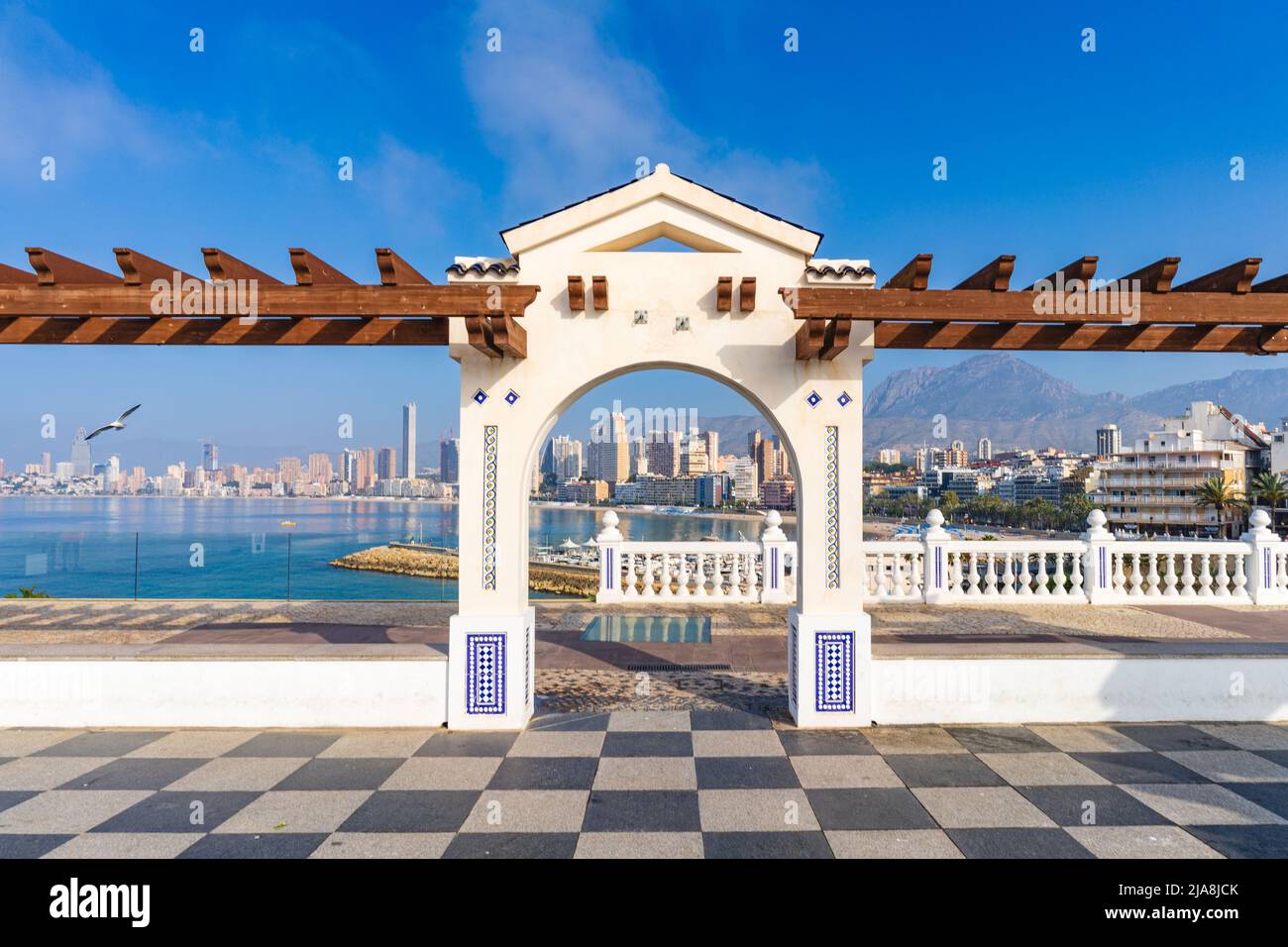 Il Balcon del Mediterraneo nella città turistica di Benidorm ad Alicante, Spagna. Foto Stock