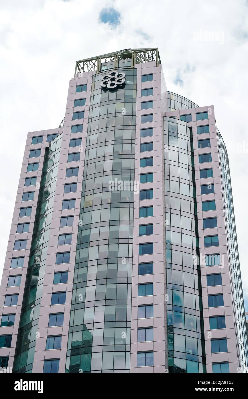 La Metro Hall è una torre di uffici a 27 piani in stile postmoderno all'angolo tra Wellington e John Street nel centro di Toronto, Ontario, Canada Foto Stock