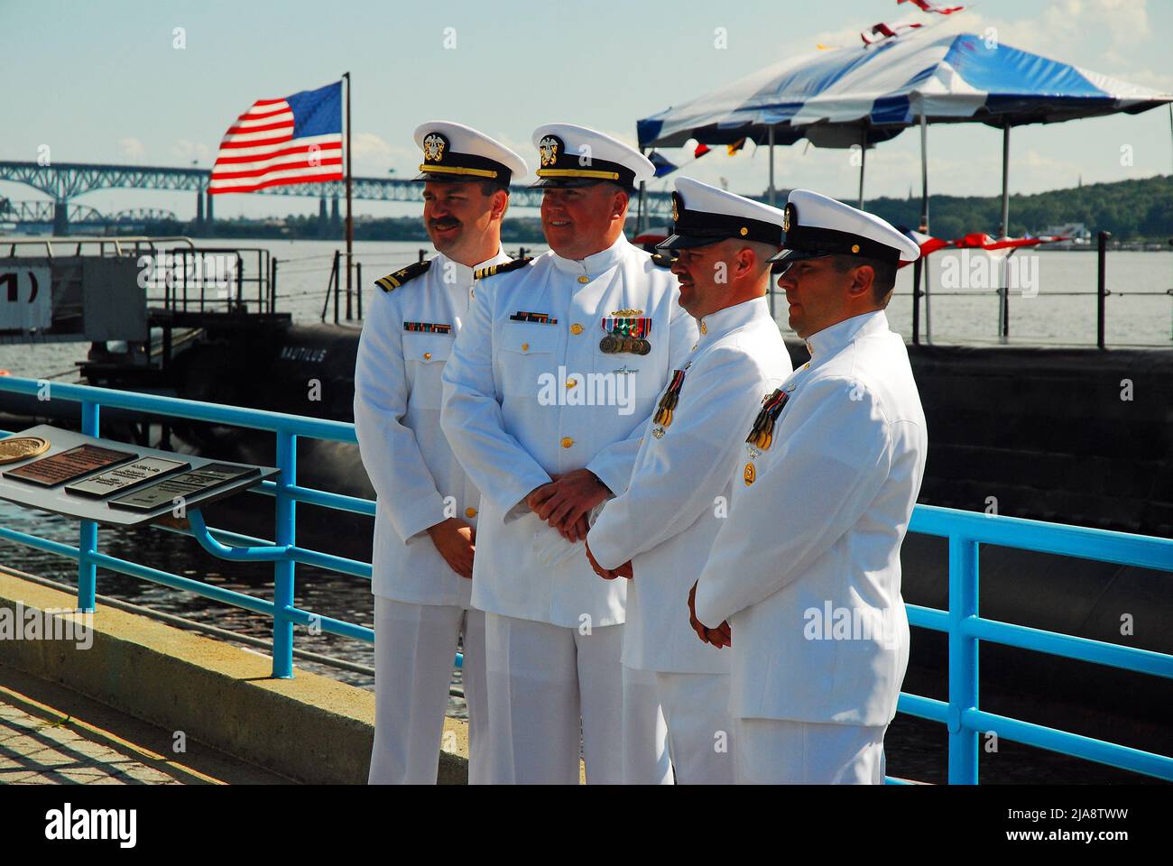 Gli ex ufficiali della Marina si trovano a Groton, Connecticut Foto Stock