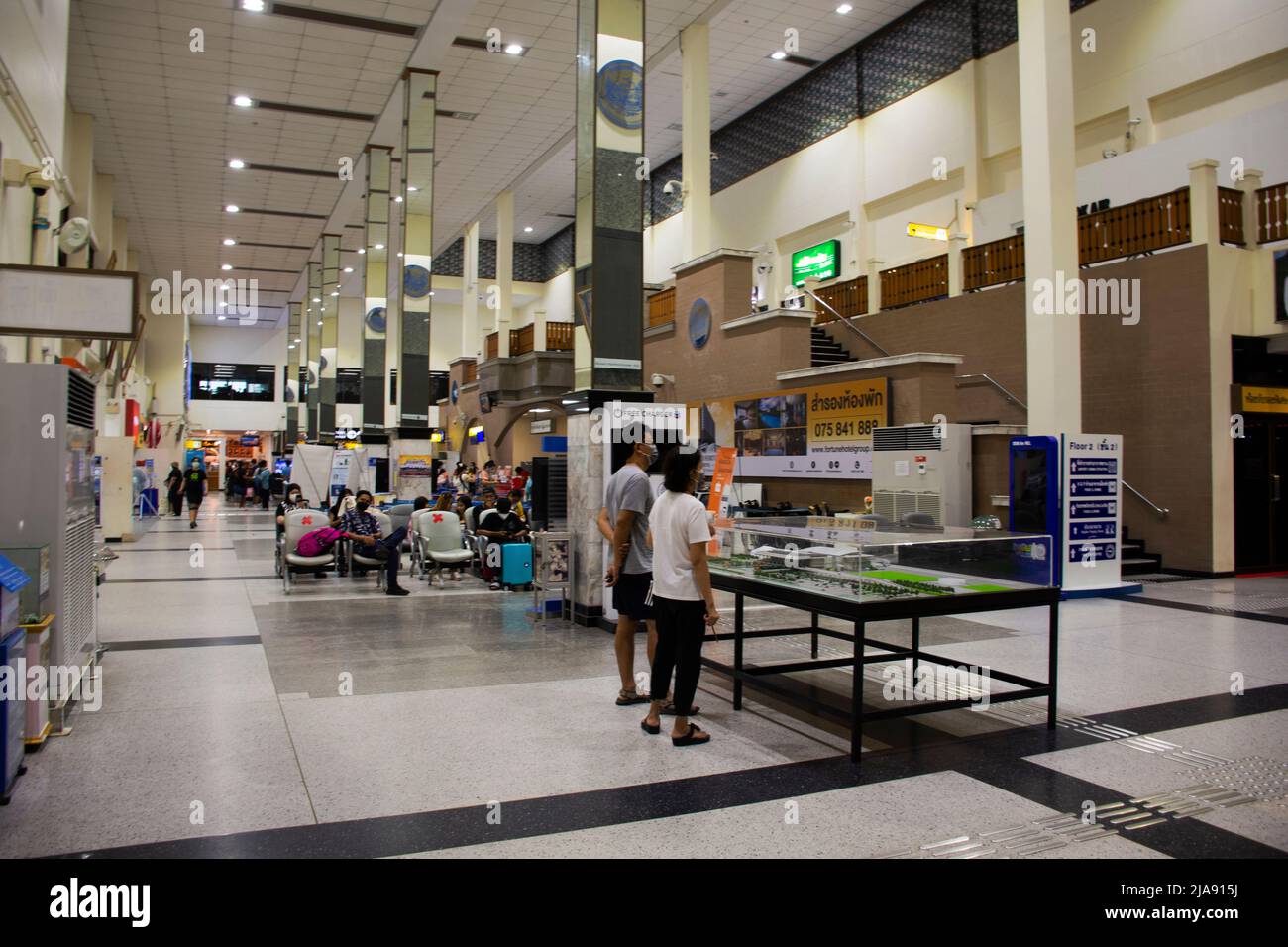 Arredamento arredamento arredamento arredamento design di Muang Khon International Airport per i cittadini thailandesi e stranieri viaggio di viaggio visitare i passeggeri in aereo Foto Stock