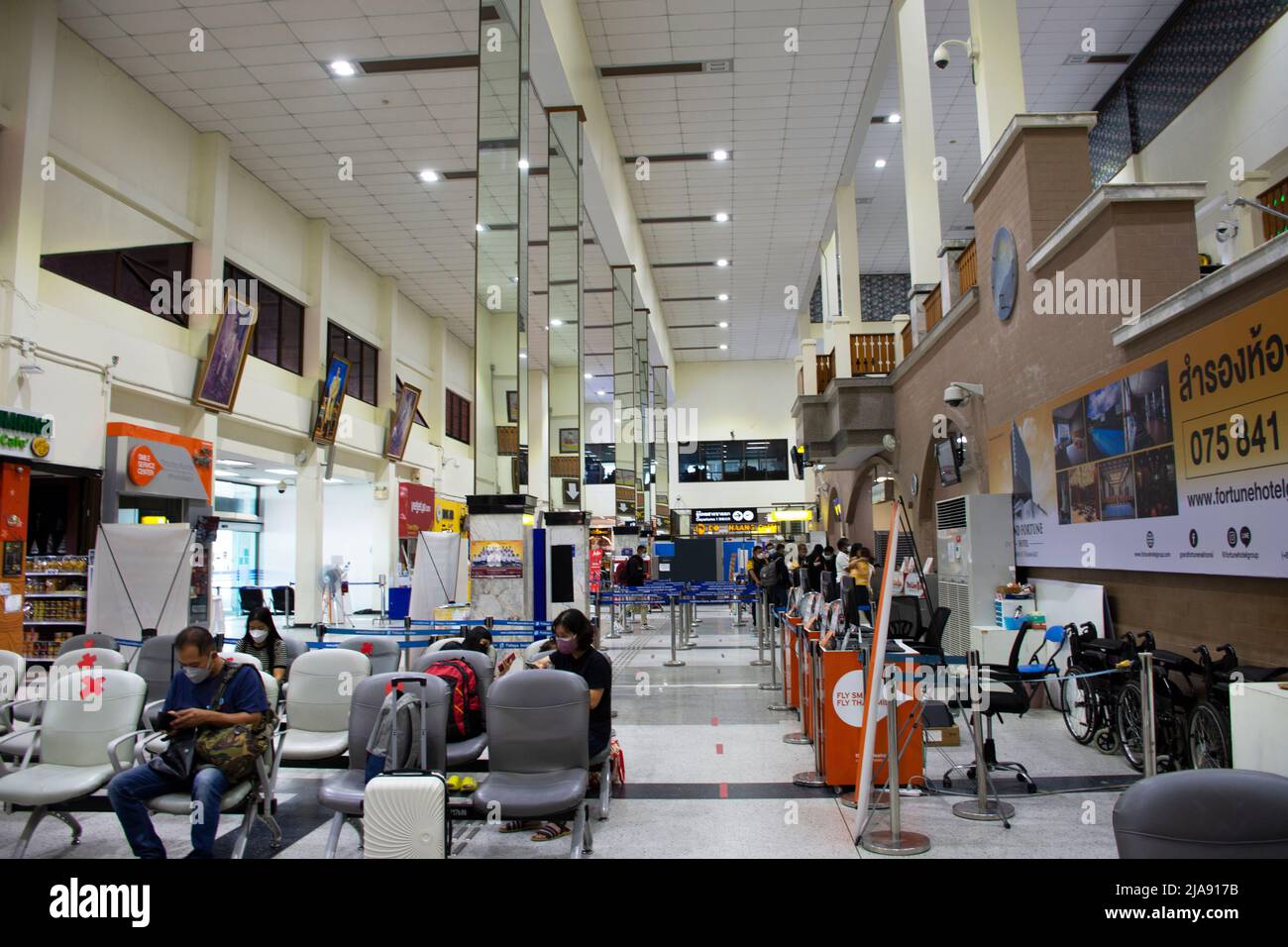 Arredamento arredamento arredamento arredamento design di Muang Khon International Airport per i cittadini thailandesi e stranieri viaggio di viaggio visitare i passeggeri in aereo Foto Stock