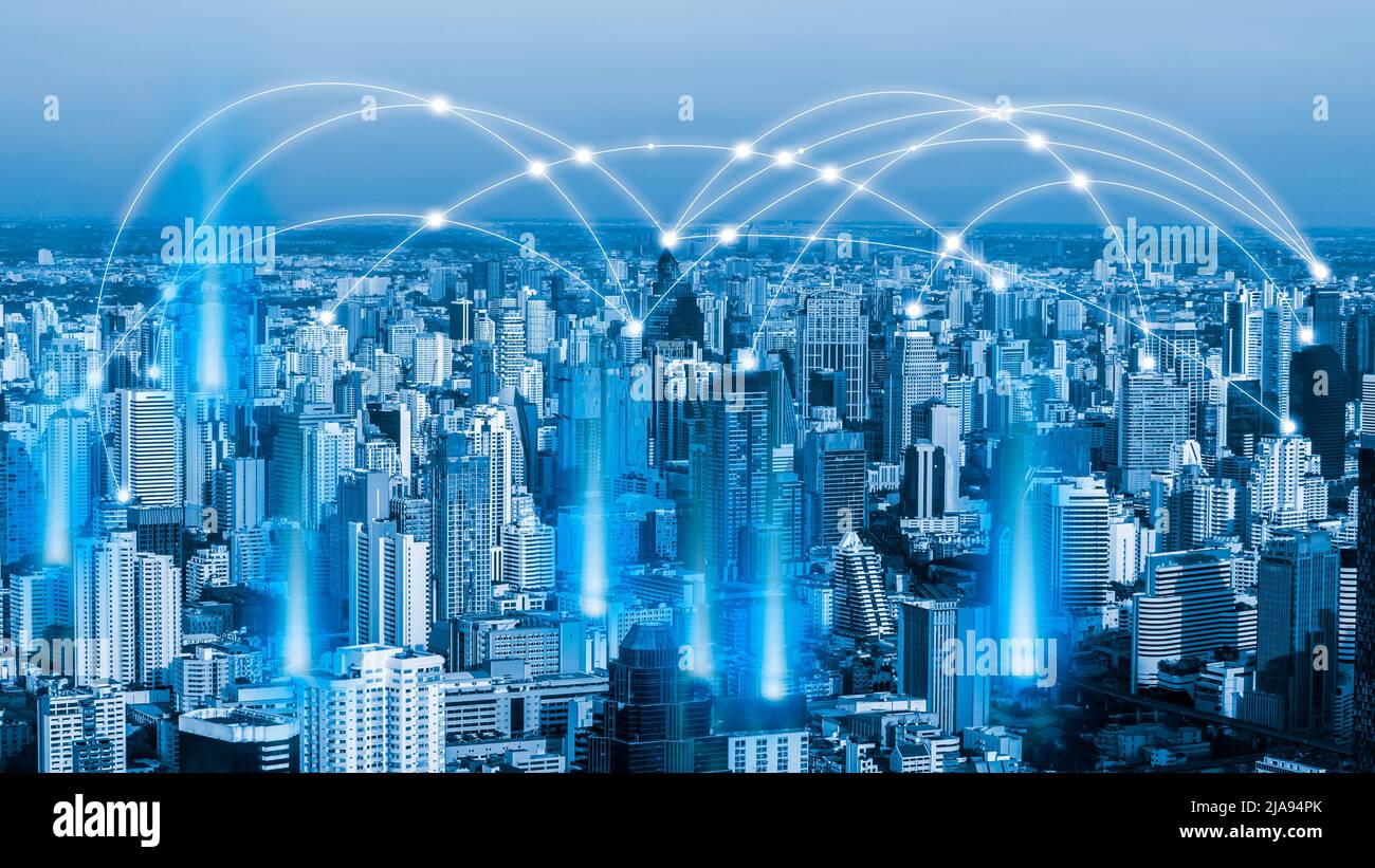 Smart city e comunicazione di rete. E trasformazione dei dati sul pubblico. Foto Stock