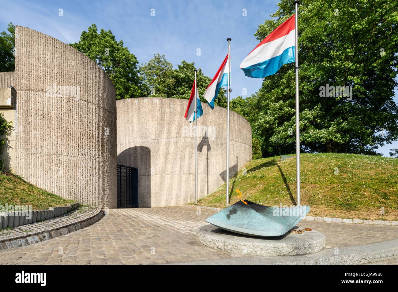 Lussemburgo città, maggio 2022. Vista del Monumento Nazionale de la Solidarité Luxembourgeoise in un parco del centro città Foto Stock