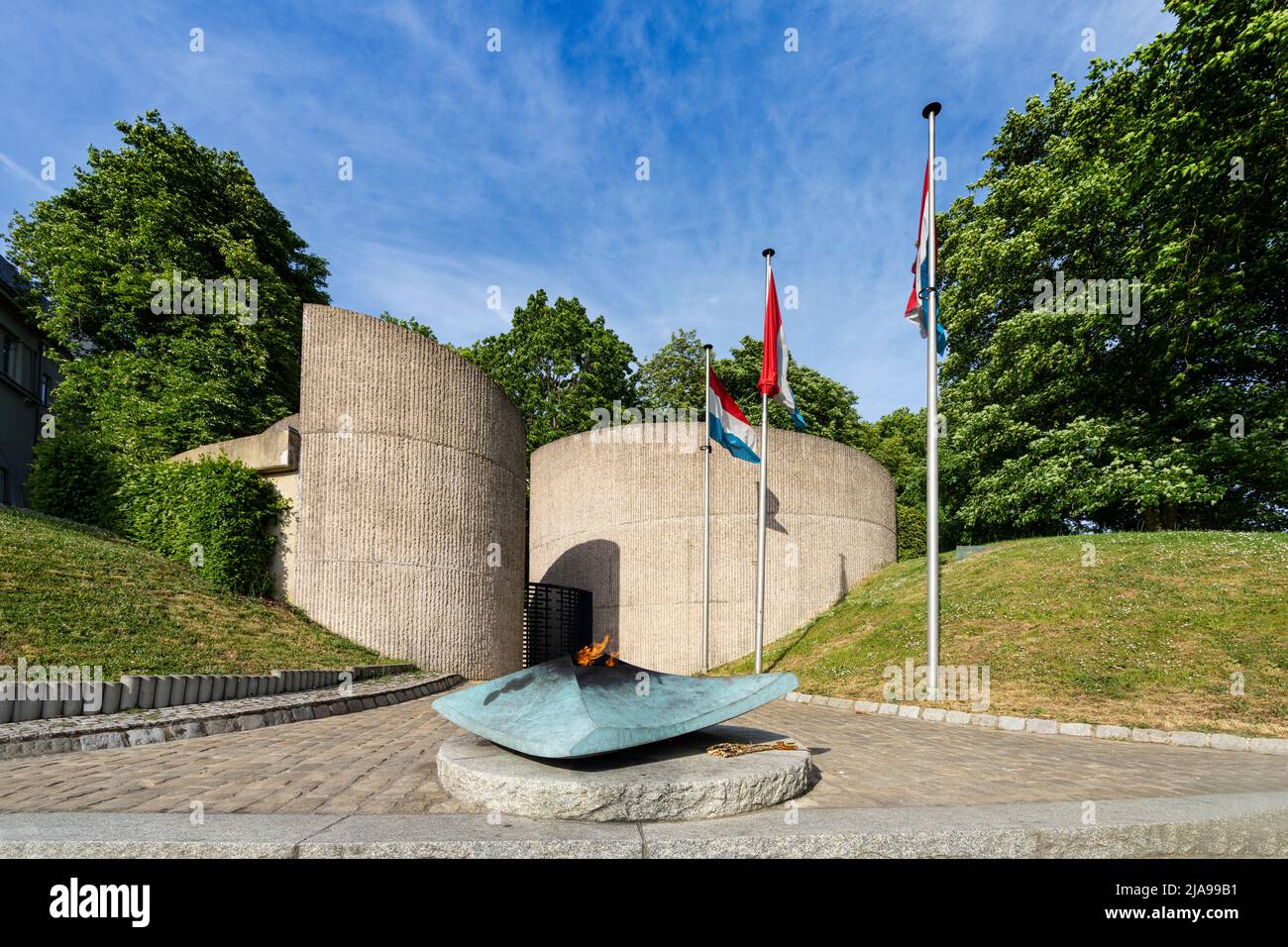 Lussemburgo città, maggio 2022. Vista del Monumento Nazionale de la Solidarité Luxembourgeoise in un parco del centro città Foto Stock