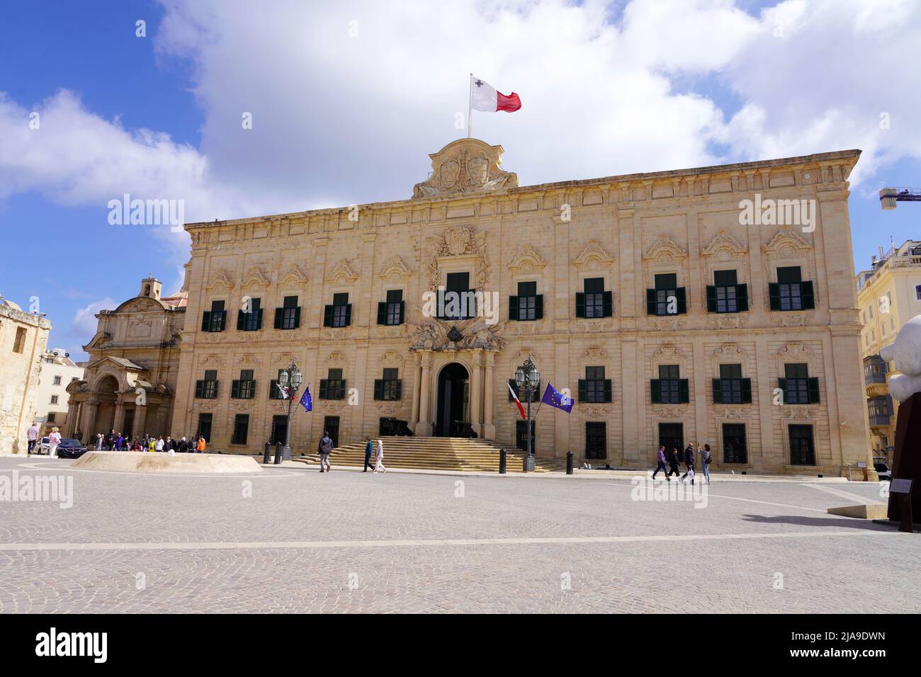 VALLETTA, MALTA - 7 APRILE 2022: Il palazzo Auberge de Castille è l'ufficio del primo Ministro di Malta a Valletta City, Malta Foto Stock