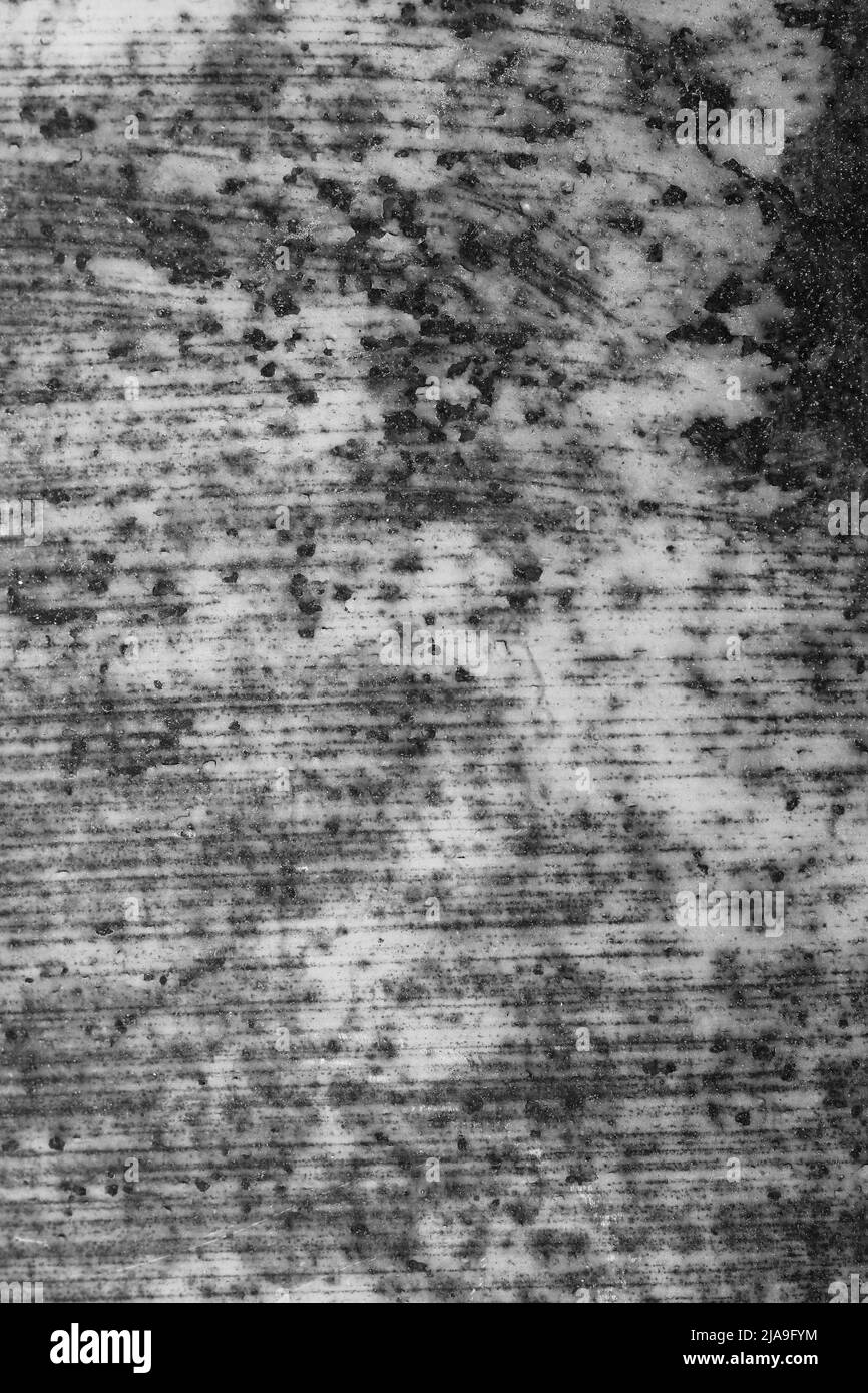 Asse in metallo fortemente arrugginito in bianco e nero. Foto Stock