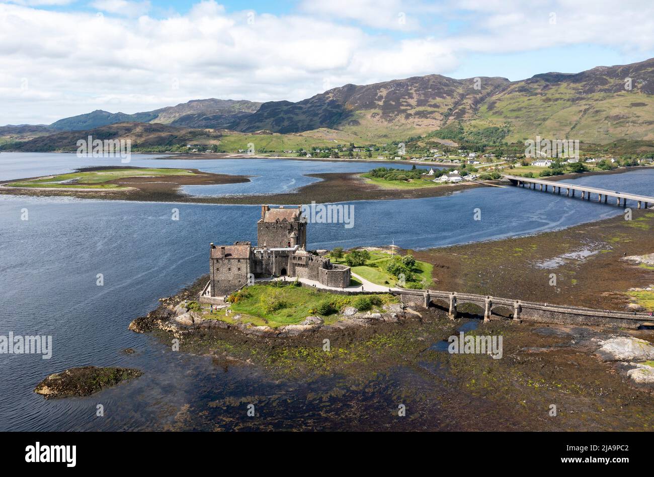 Veduta aerea del Castello di Eilean Donan, Highland, Scozia, Regno Unito Foto Stock