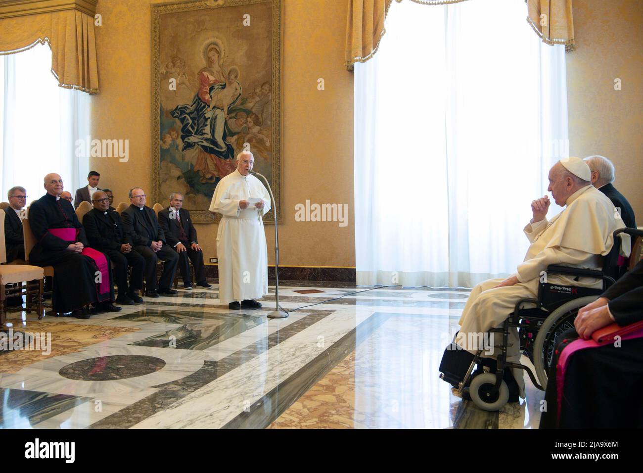 Vaticano. 28th maggio 2022. Italia, Roma, Vaticano, 22/05/28 Papa Francesco ha ricevuto in udienza i membri del Pontificio Comitato di Scienze storiche in Vaticano . Fotografia dei media Vaticani/Stampa cattolica Foto. LIMITATO ALL'USO EDITORIALE - NO MARKETING - NO CAMPAGNE PUBBLICITARIE Credit: Independent Photo Agency/Alamy Live News Foto Stock