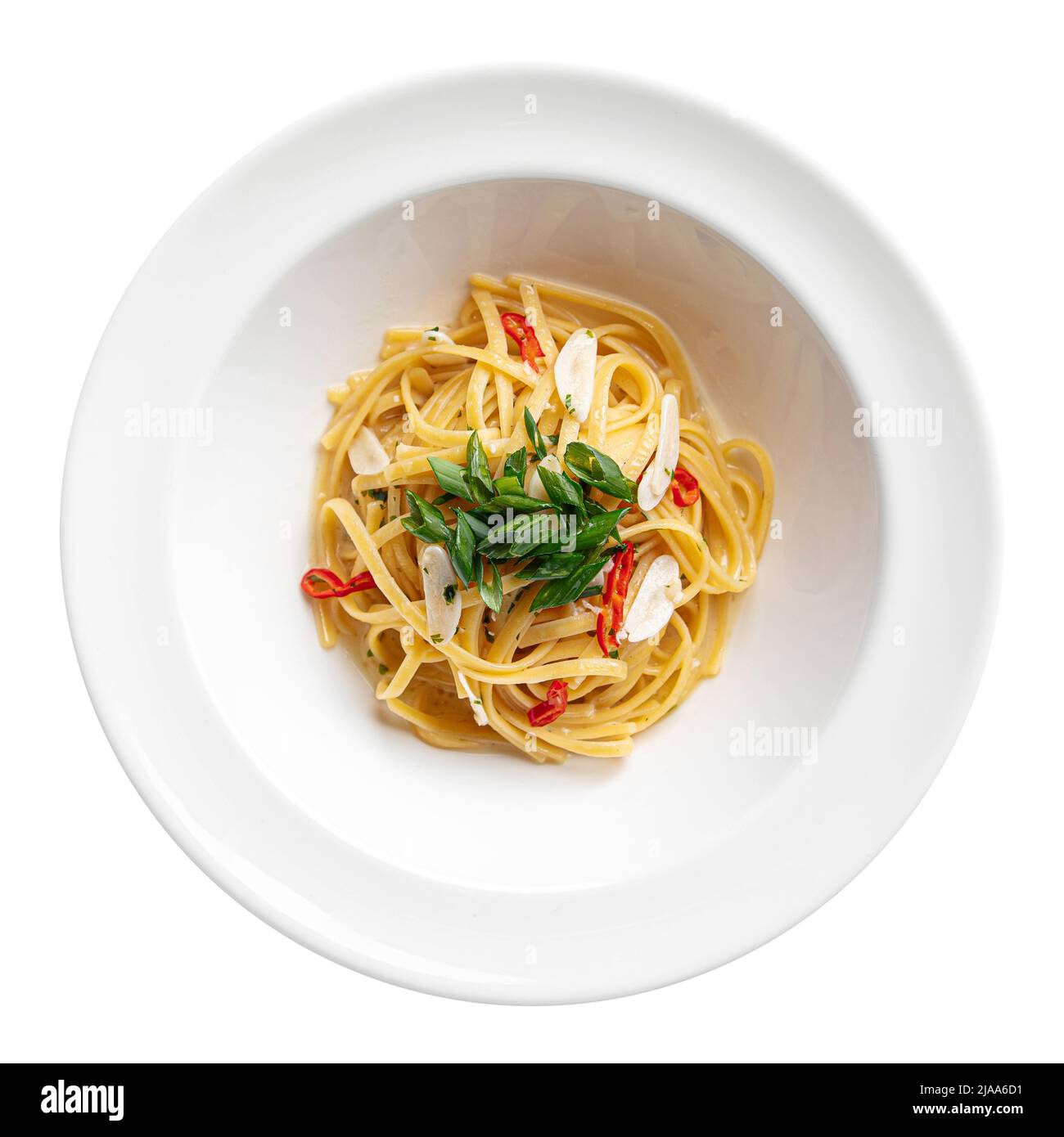 Porzione isolata di lingua italiana aglio e olio Foto Stock