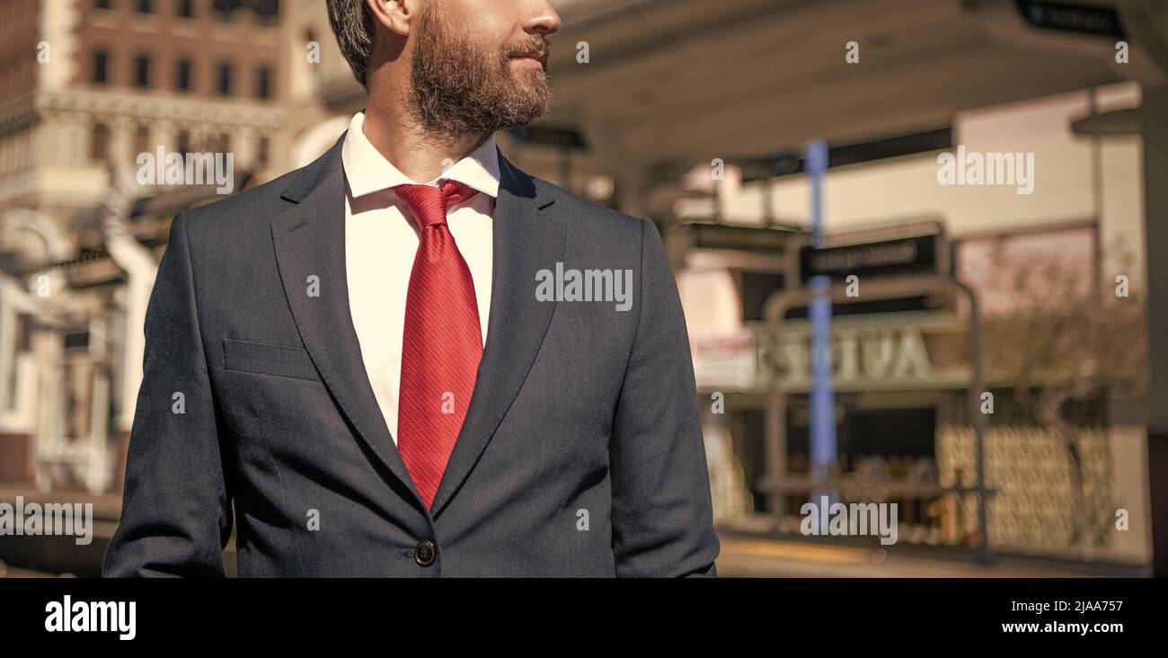 vita moderna di affari di cropped businessperson in crosses rosso, spazio di copia, commercio agile Foto Stock