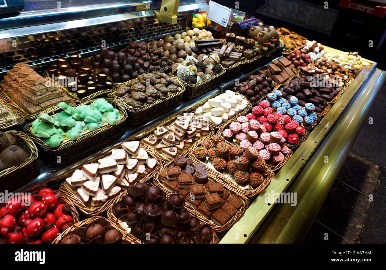 Cioccolato caramella stand in un mercato alimentare Foto Stock