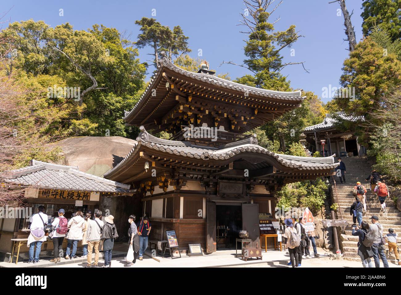 Tempio buddista Dainichido 大日堂 vicino alla cima del Monte Misen, isola di Miyajima aka Itsukushima, Baia di Hiroshima, Honshu occidentale, Giappone Foto Stock