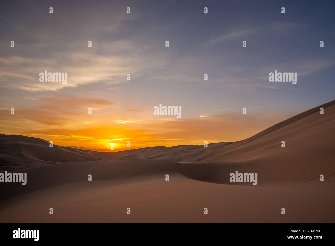Tramonto sulle dune di Kelso nel deserto di Mojave, riserva nazionale di Mojave, California, USA Foto Stock