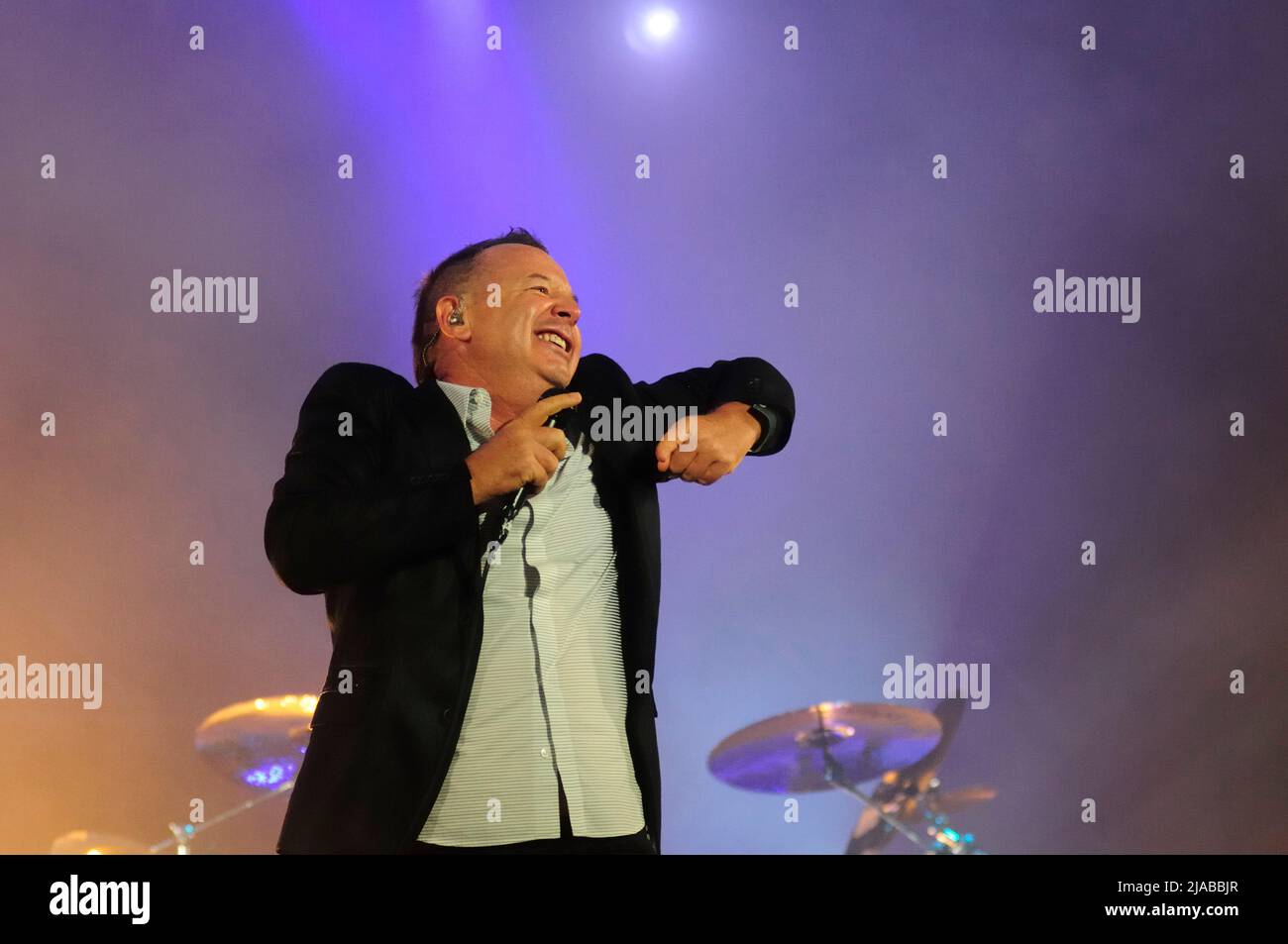 Vienna, Austria. Giugno 23, 2012. Jim Kerr di Simple Minds si esibisce in concerto al Danube Island Festival Foto Stock