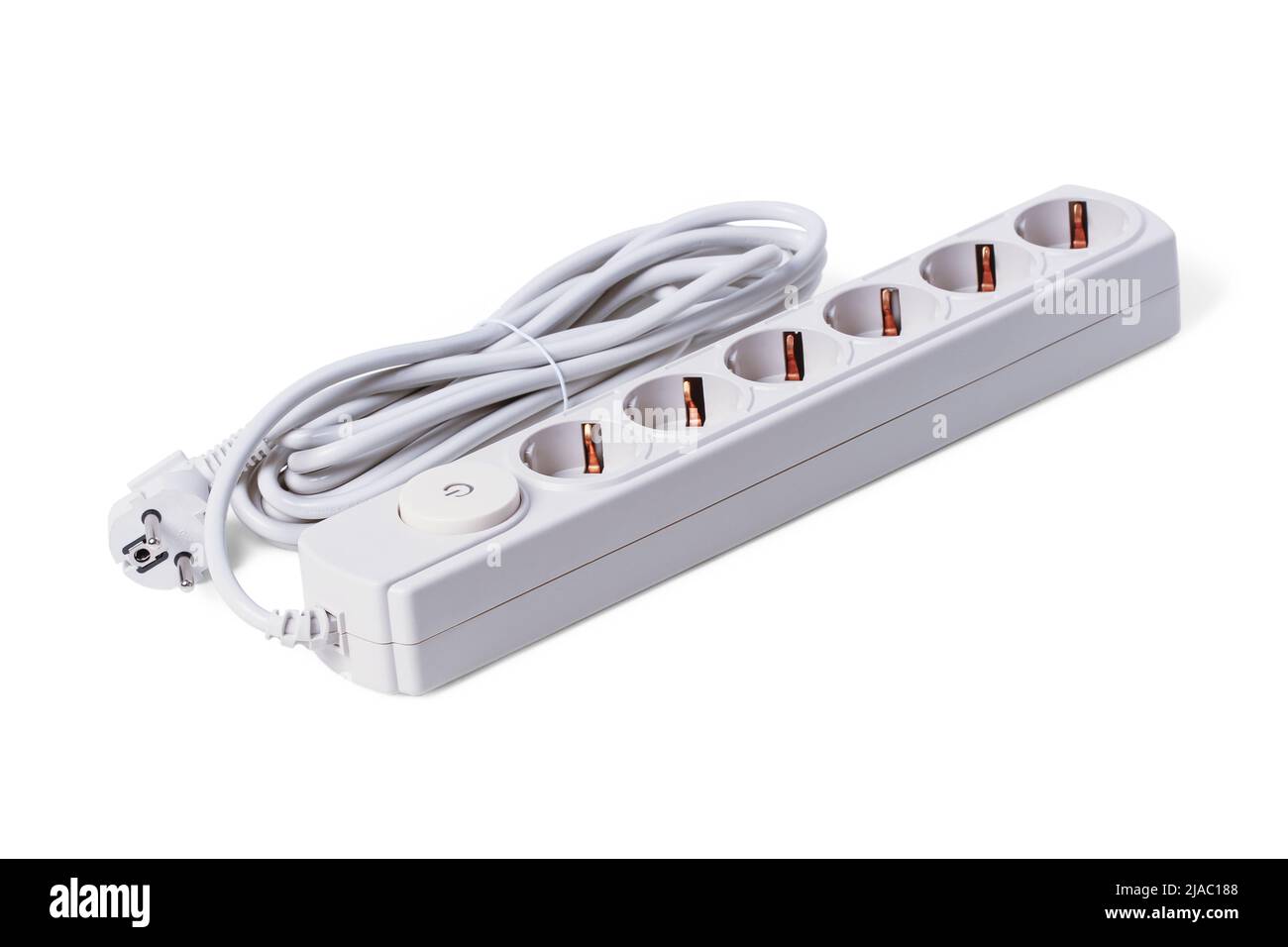 Presa multipla per uso domestico con prese e protezione contro le sovratensioni isolate su bianco Foto Stock