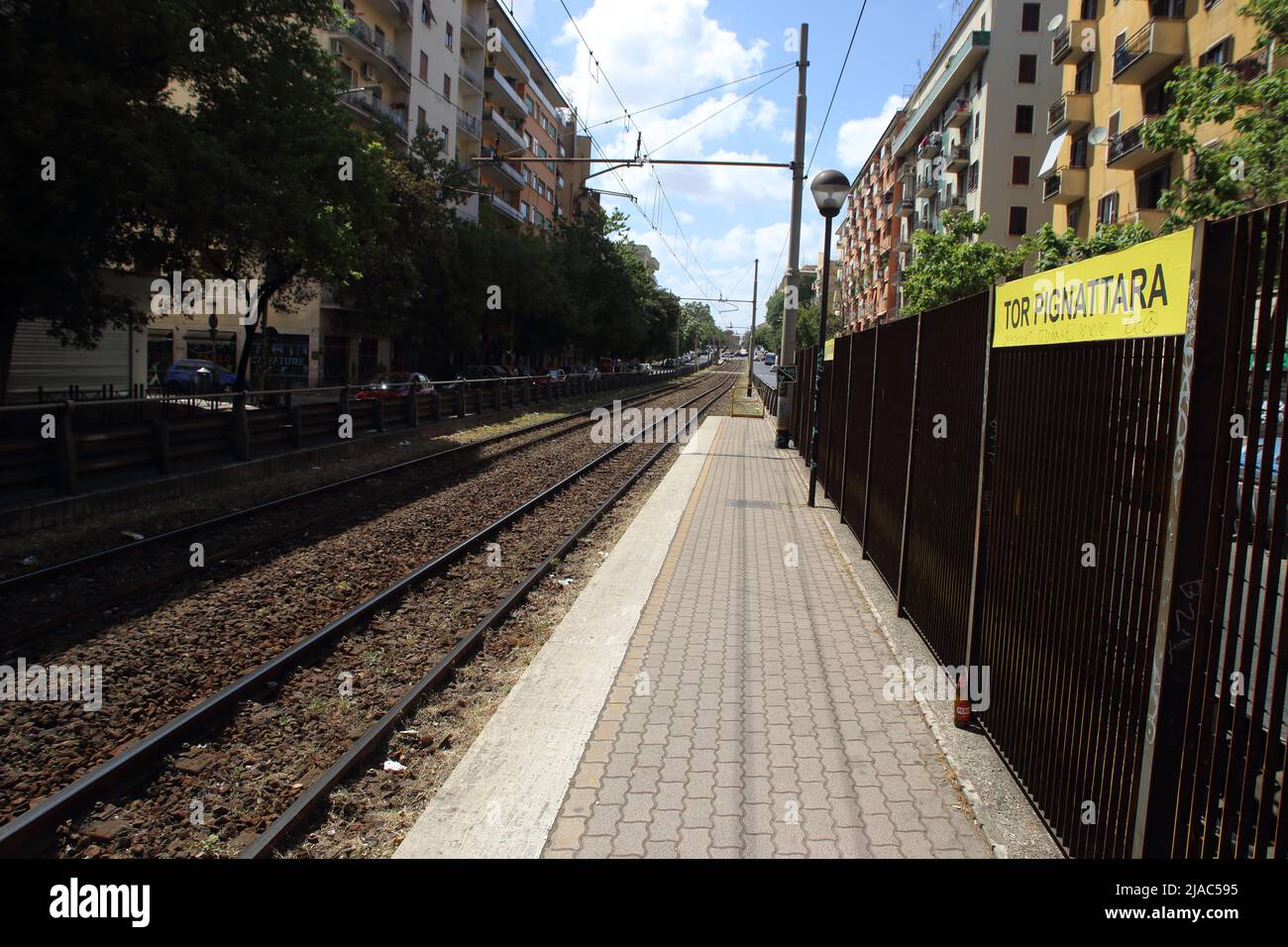 Roma, il trenino della linea G che lega Centocelle con Roma Termini alla fermata di Tor Pignattara Foto Stock