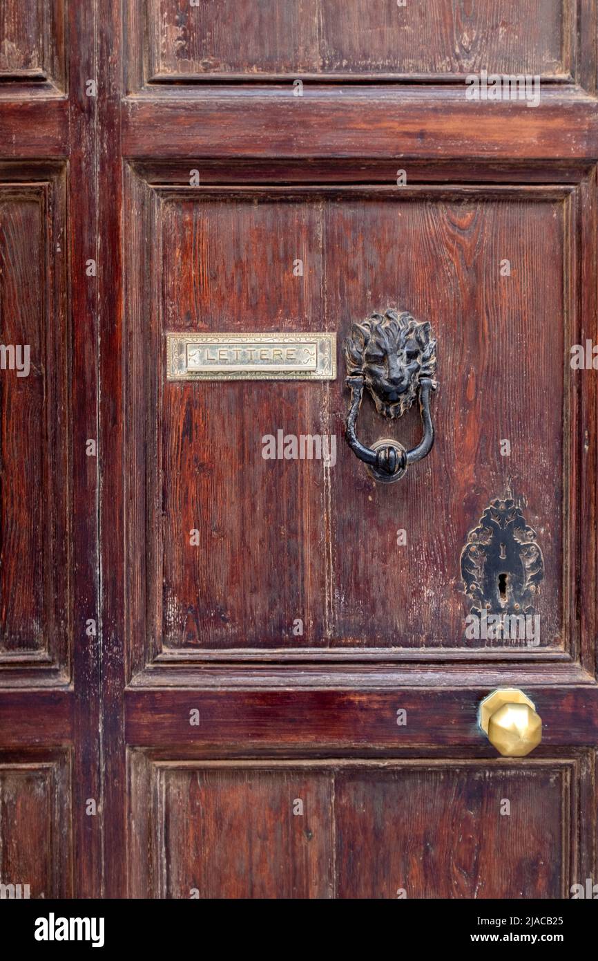 Letter Box e Door Knocker, Mdina, Malta Foto Stock