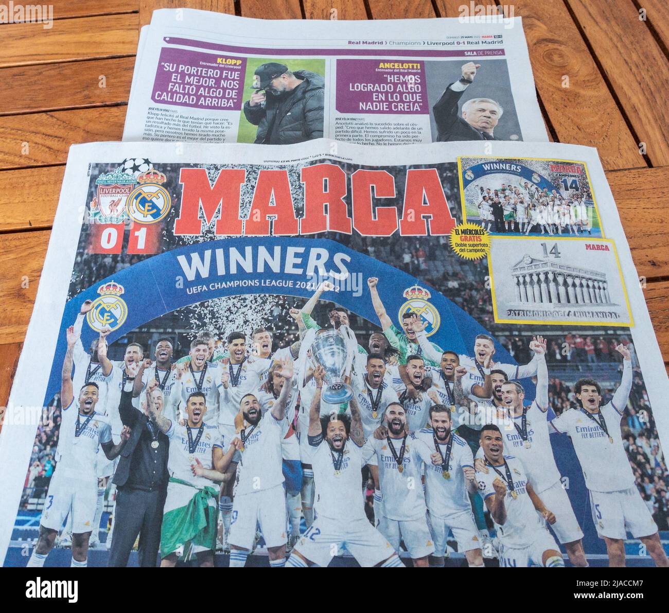 Il giornale sportivo spagnolo, Marca, celebra la finale del Real Madrid contro Liverpool Champions League a Parigi. Foto Stock