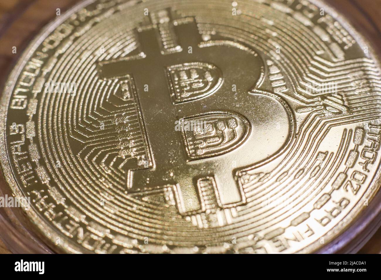 Symbolbild: Bitcoin in Nahaufnahme am 28.05.2022. In El Salvador ist der Bitcoin ein gesetzliches Zahlungsmittel. Präsident Bukele sieht den jüngsten Foto Stock