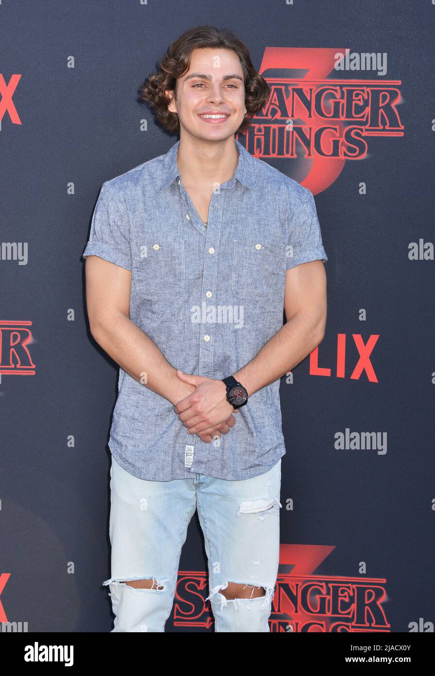 Jake T. Austin partecipa alla prima della stagione 3 'tranger Things' di Netflix il 28 giugno 2019 a Santa Monica, California. Foto Stock