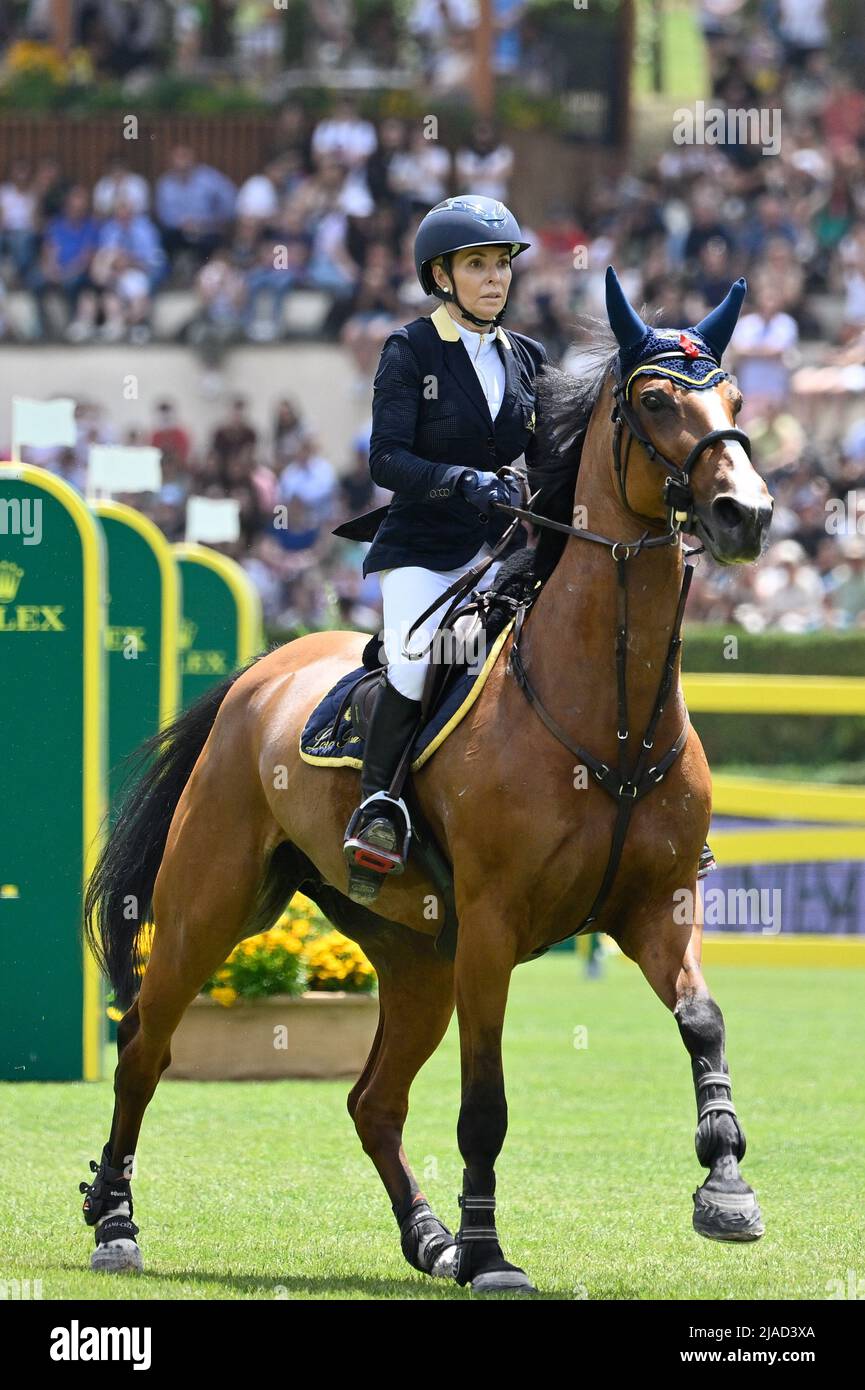 Roma, Italia. 29th maggio 2022. Edwina Tops-Alexander (AUS) durante il Premio 10 - Roma Rolex Grand Prix del 89th CSIO Roma 2022 a Piazza di Siena a Roma il 28 maggio 2022 Credit: Independent Photo Agency/Alamy Live News Foto Stock