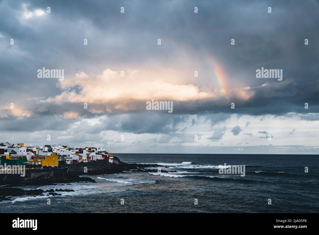 Arcobaleno sopra la Caleta de Interian, Tenerife, Isole Canarie, Spagna Foto Stock