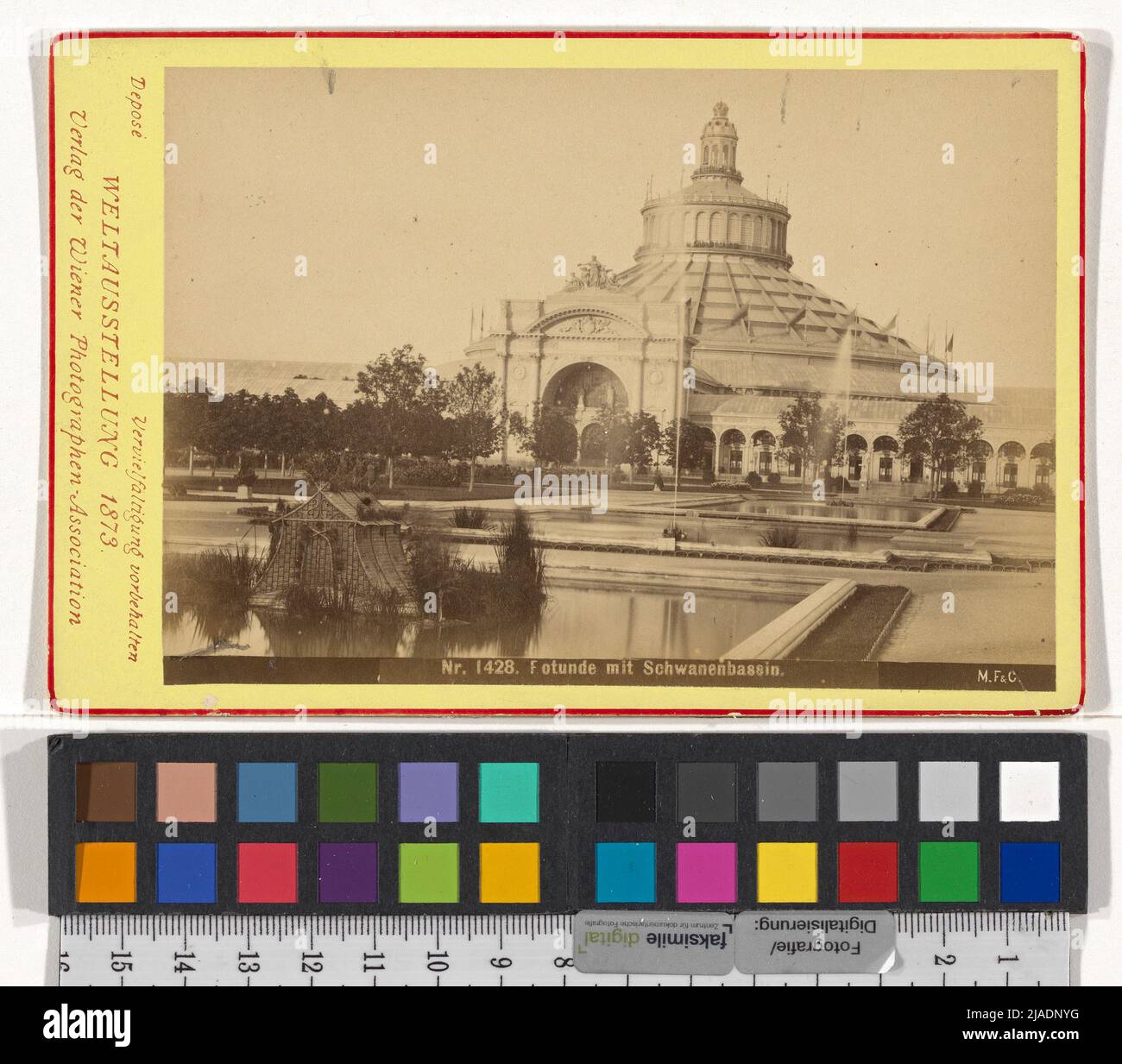 Mostra mondiale 1873: Rotonde con contrabbasso di cigno (n. 1428). Michael Frankenstein & Comp. (1843-1918), Photo Studio, Associazione Fotografi viennesi, Casa Editoria Foto Stock