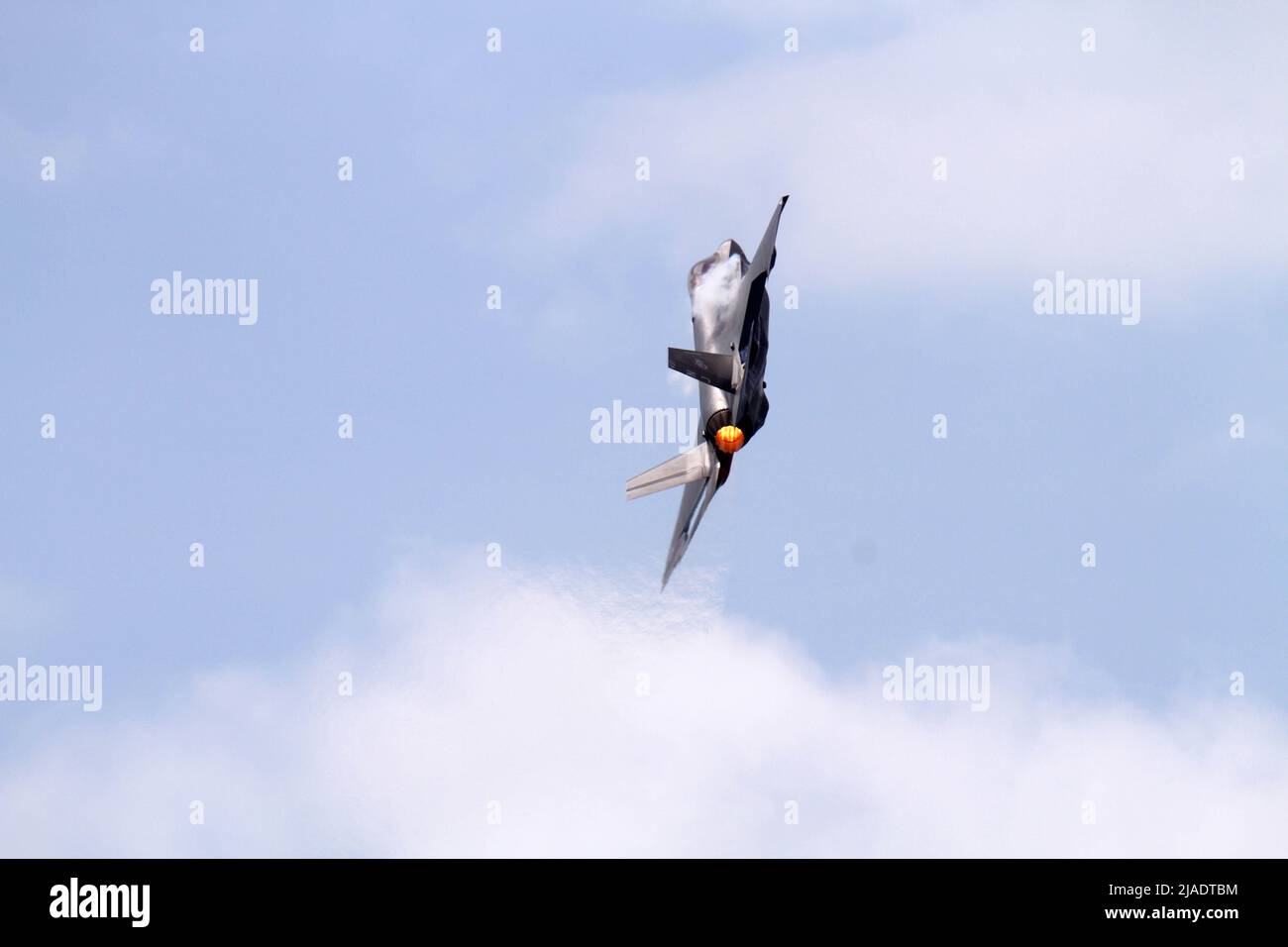 29 maggio 2022, New York, New York, Stati Uniti d'America: 26 maggio 2022 NEW YORK l'inizio ufficioso della beta estiva con l'annuale Bethpage Federal Credit Union Air show al Jones Beach state Park. L'evento annuale si svolge nel fine settimana del Memorial Day 150.000 gli spettatori hanno apprezzato lo spettacolo guardando gli aerei volare sulla spiaggia. The Lockheed Martin F-35 Lightning II è una famiglia americana di aerei da combattimento multirole stealth monosedali, monotomotore, per tutte le condizioni meteorologiche, destinati a eseguire sia missioni di superiorità aerea che di sciopero (Credit Image: © Bruce Cotler/ZUMA Press Wire) Foto Stock