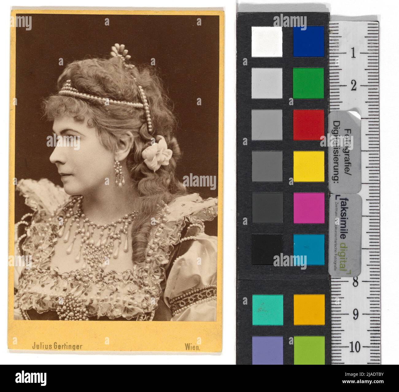 Marie Geistinger in 'Die Wilddieben', Offenbach, 1873, Theater an der Vienna. Julius Gertinger (1834-1883), fotografo Foto Stock