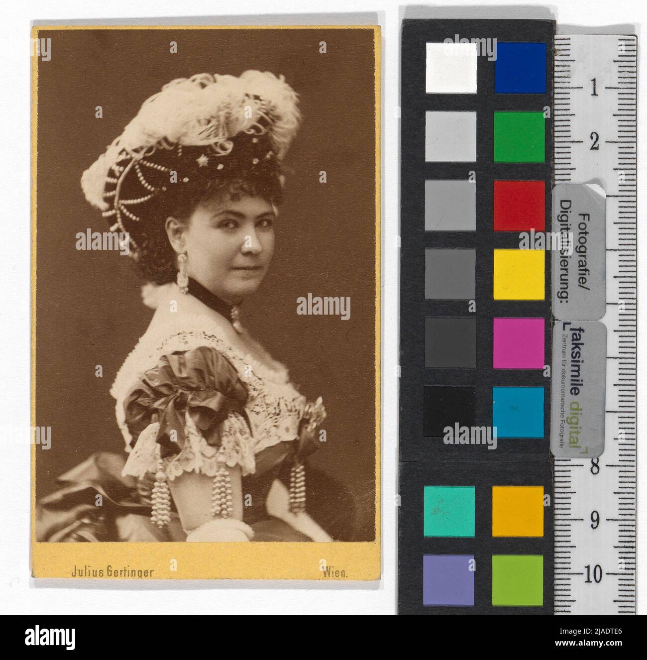 Marie Geistinger in 'Madame Herzog' (Offenbach). Julius Gertinger (1834-1883), fotografo Foto Stock