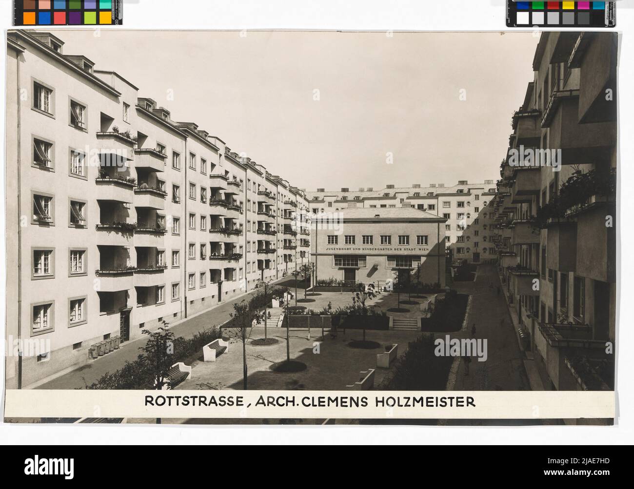 14., Linzer Straße 128 / Rottstraße 1 / Felbigergasse 11-15 / Marcusgasse 2 - Blathof - Court View - Youth Hort and Kindergarten. Martin Gerlach jun. (1879-1944), fotografo, Clemens Holzmeister (1886-1983), architetto Foto Stock