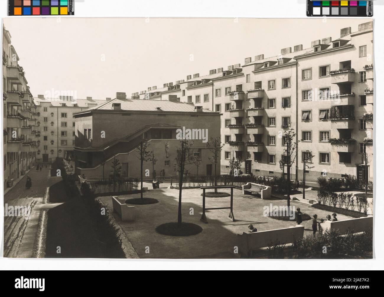 14., Linzer Straße 128 / Rottstraße 1 / Felbigergasse 11-15 / Marcusgasse 2 - Blathof - Court View - Youth Hort and Kindergarten. Martin Gerlach jun. (1879-1944), fotografo Foto Stock