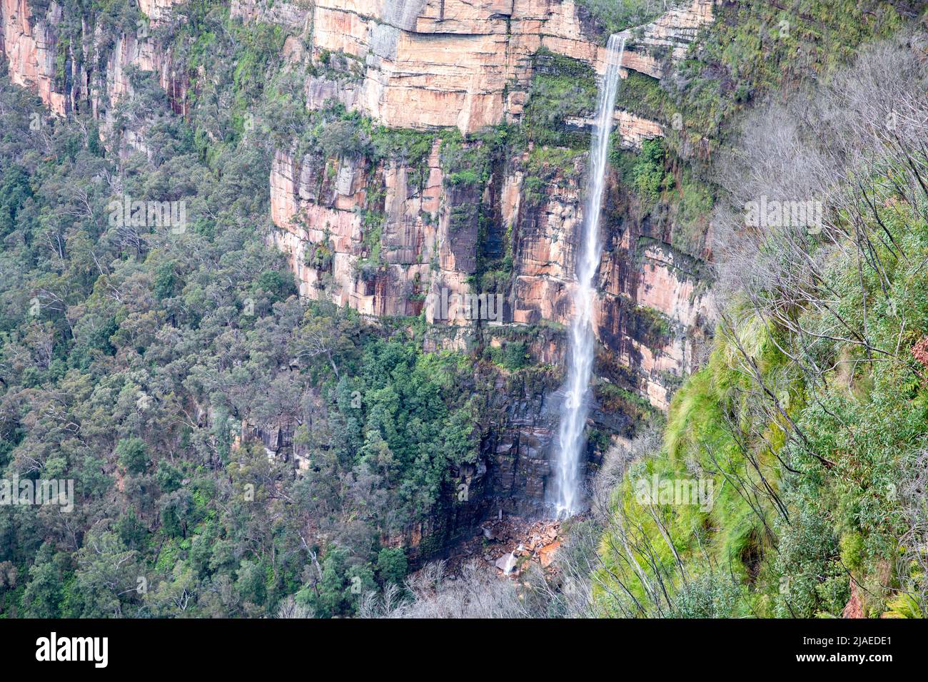 Bridal Veil Falls, conosciuta anche come Govetts salto cascata nella valle Grose Blue Mountains vista da Govetts salto Lookout, NSW, Australia Foto Stock