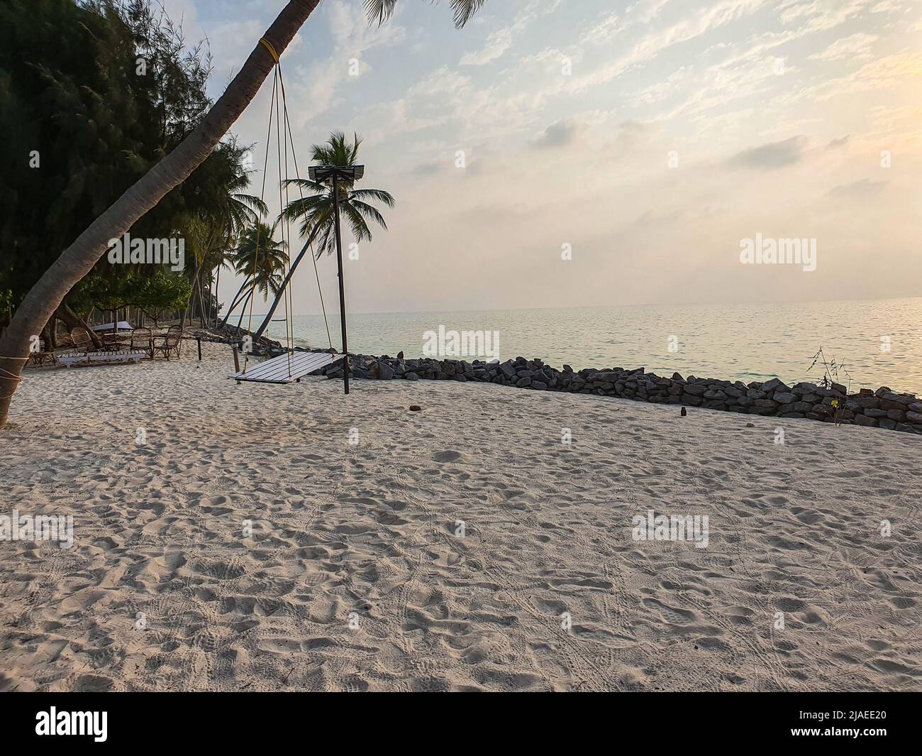 Lakshadweep, India - 12 marzo 2022: Swing alla spiaggia Lakshadweep su agatti in serata Foto Stock