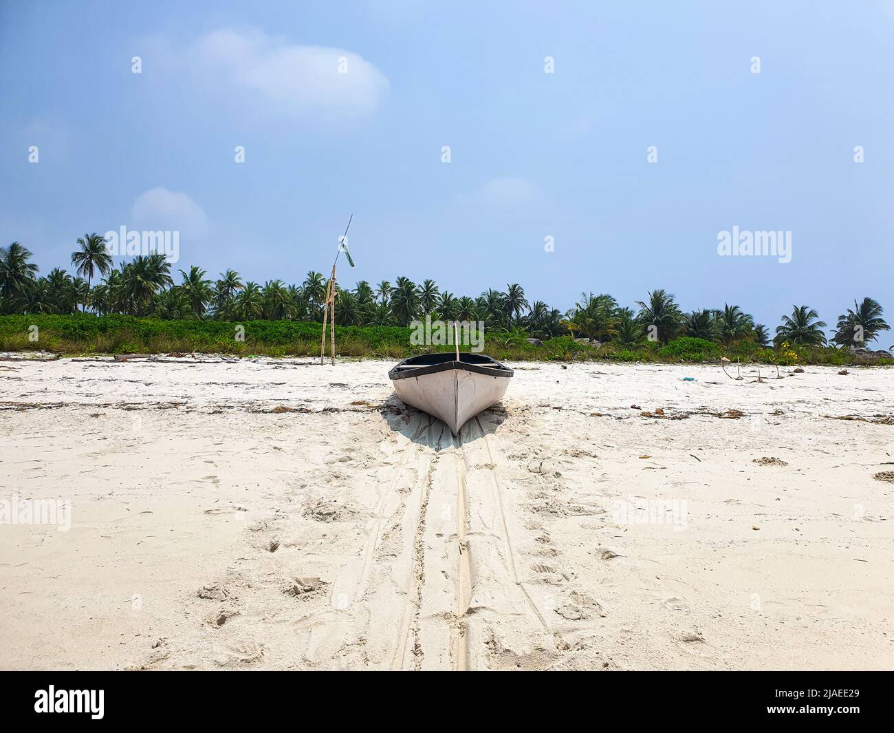 Lakshadweep, India - 13 marzo 2022: Barca parcheggiata sulla spiaggia a Lakshadweep Foto Stock