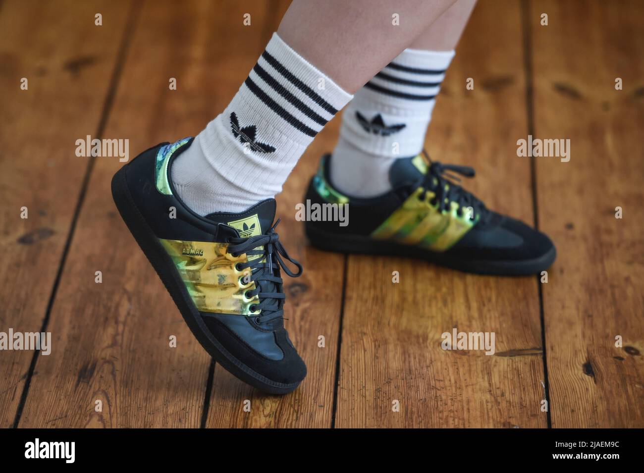 Berlino, Germania. 27th maggio 2022. I calzini del marchio adidas sono  indossati nelle sneakers adidas. Calzini corti sono stati dentro per anni.  Quest'anno, chiunque pensi qualcosa di se stesso indossa ancora più