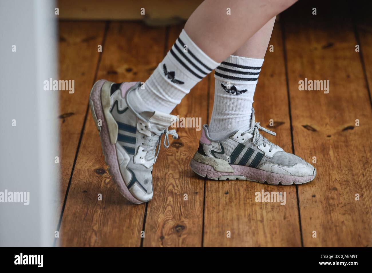 Calze adidas immagini e fotografie stock ad alta risoluzione - Alamy